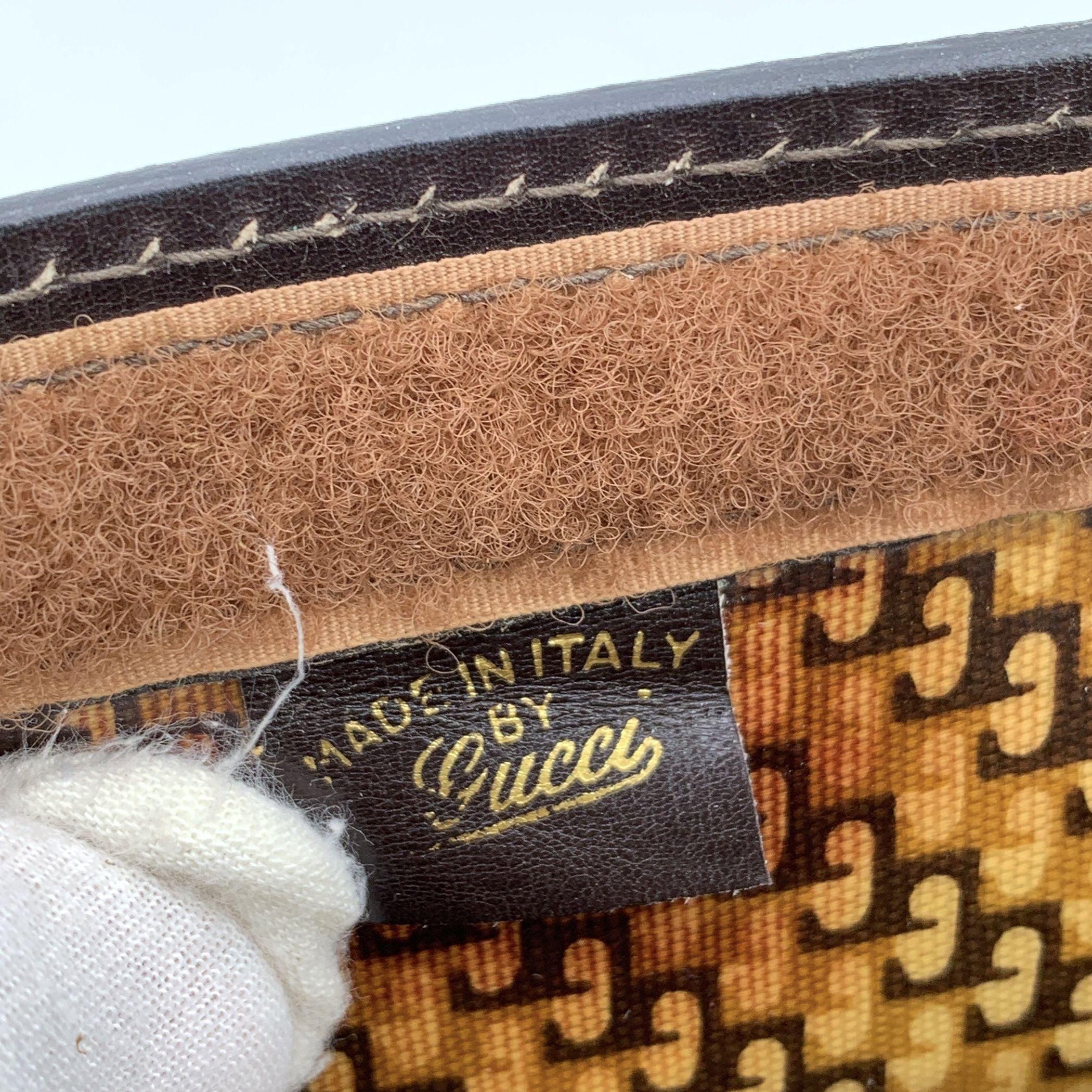 Gucci Vintage Brown Suede Cosmetic Bag Clutch Web with Stripes en Bueno Estado en Rome, Rome