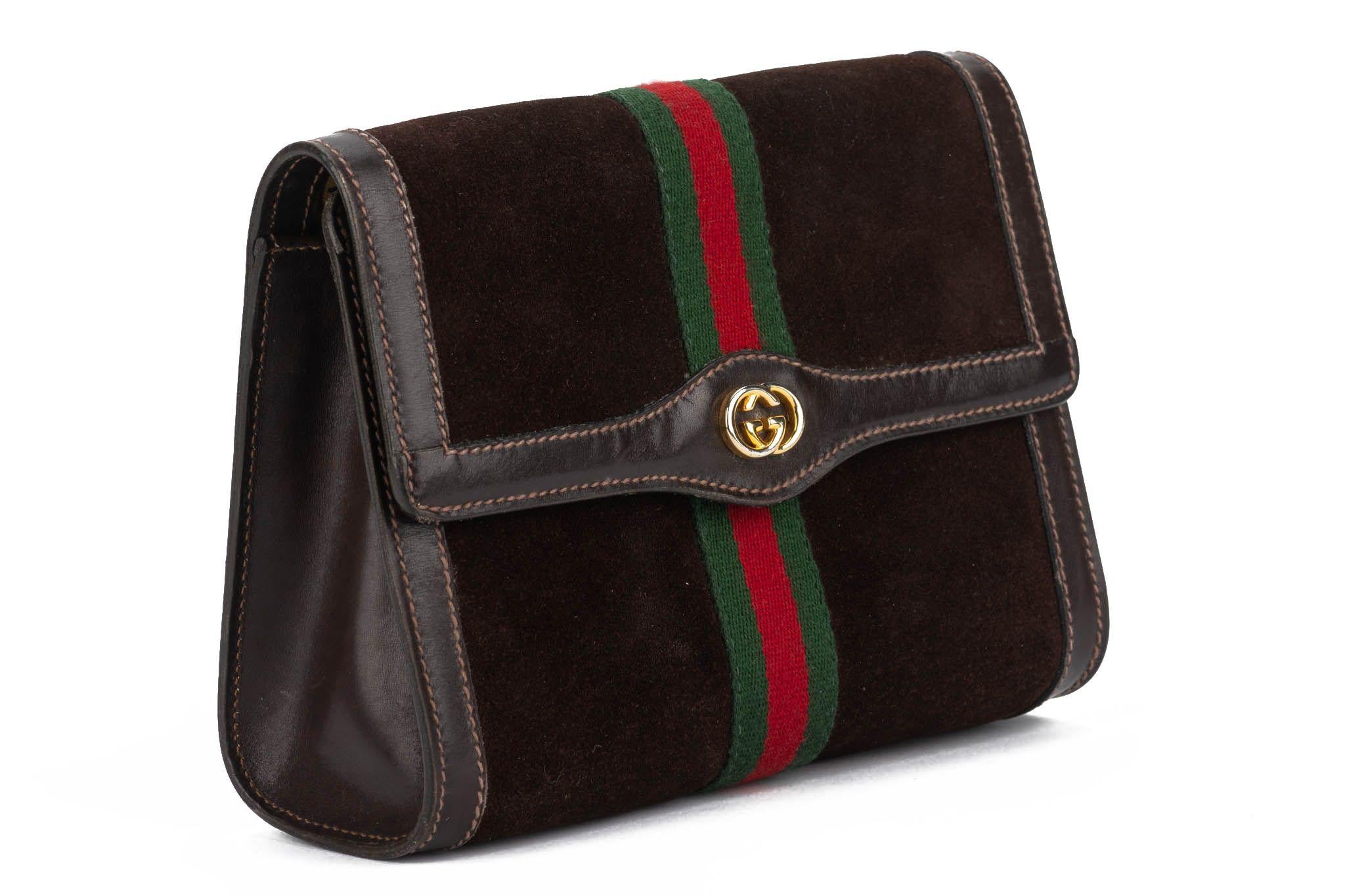 Gucci excellent condition vintage brown suede clutch with signature striped detail and gold logo. Lined in logo plastic.