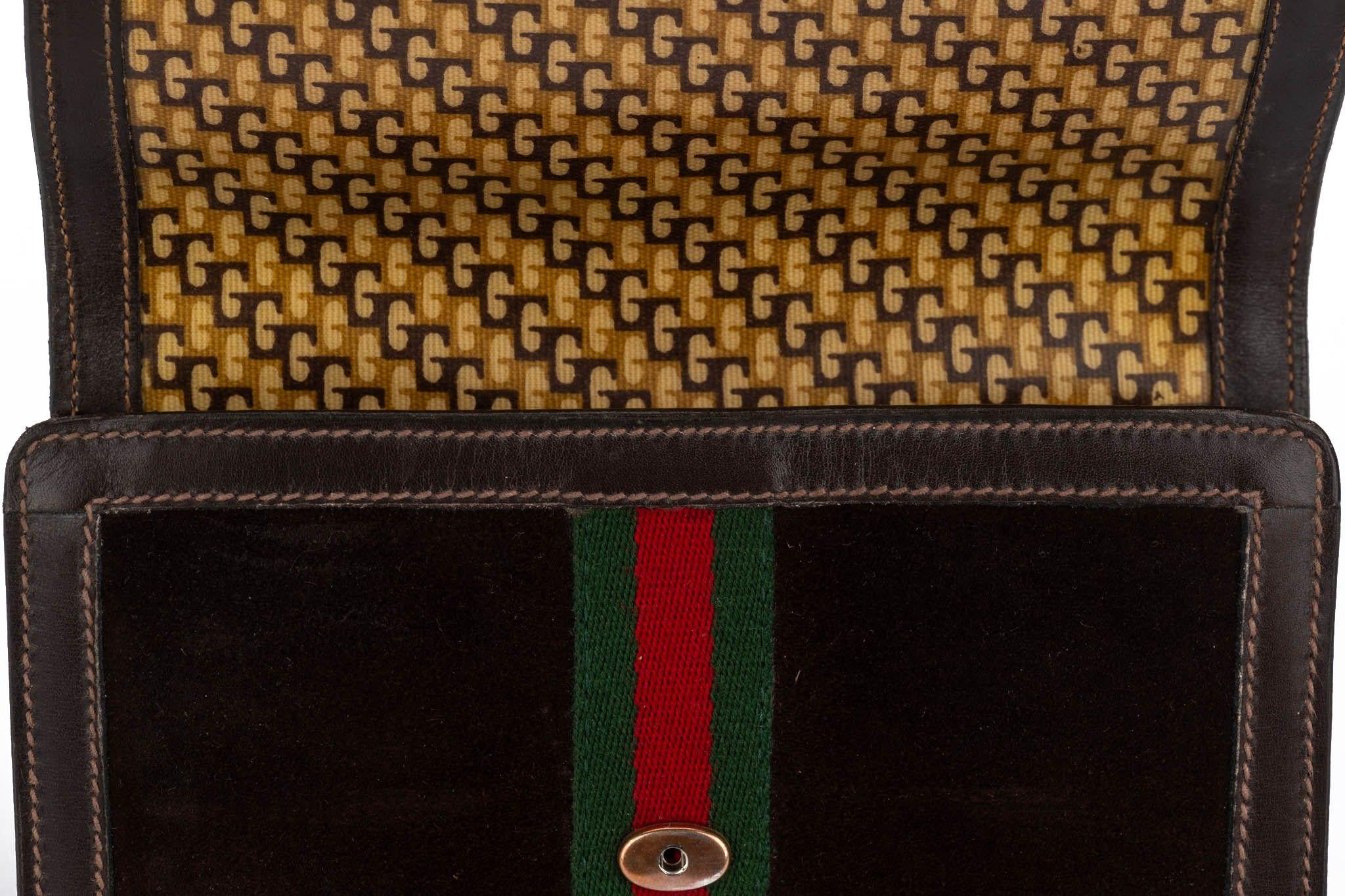 Gucci Vintage Brown Suede Logo Clutch en vente 5