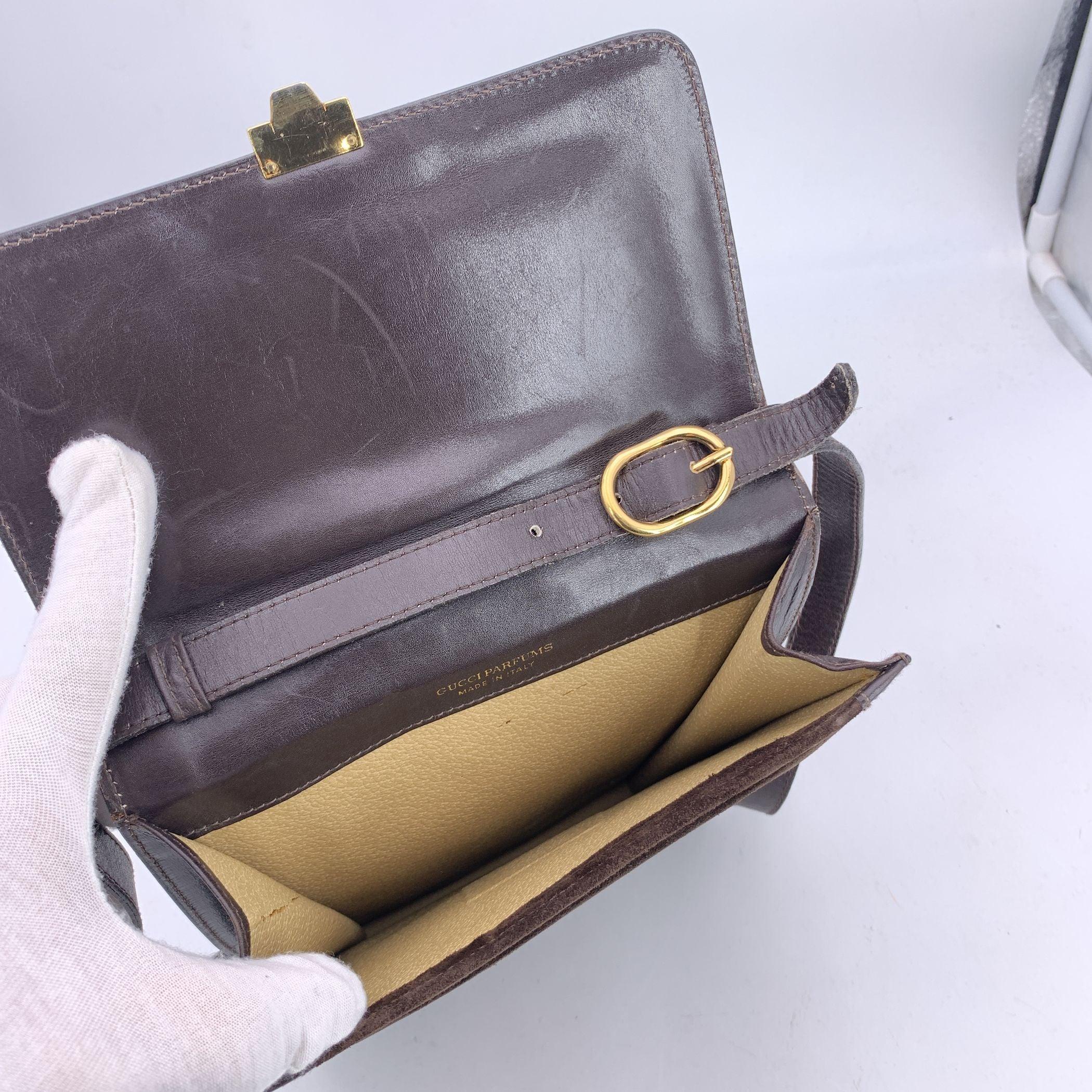 Gucci Vintage Brown Suede Shoulder Bag Men Purse with Stripes für Damen oder Herren im Angebot