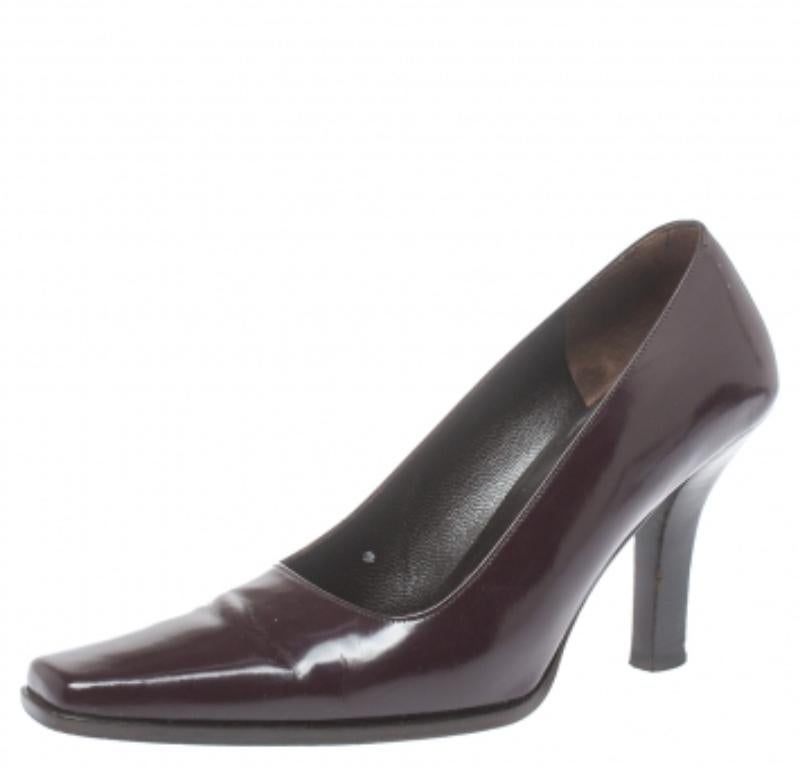 Gucci Vintage Burgundy Leather Slip On Pumps Size 36.5 In Fair Condition For Sale In Dubai, Al Qouz 2