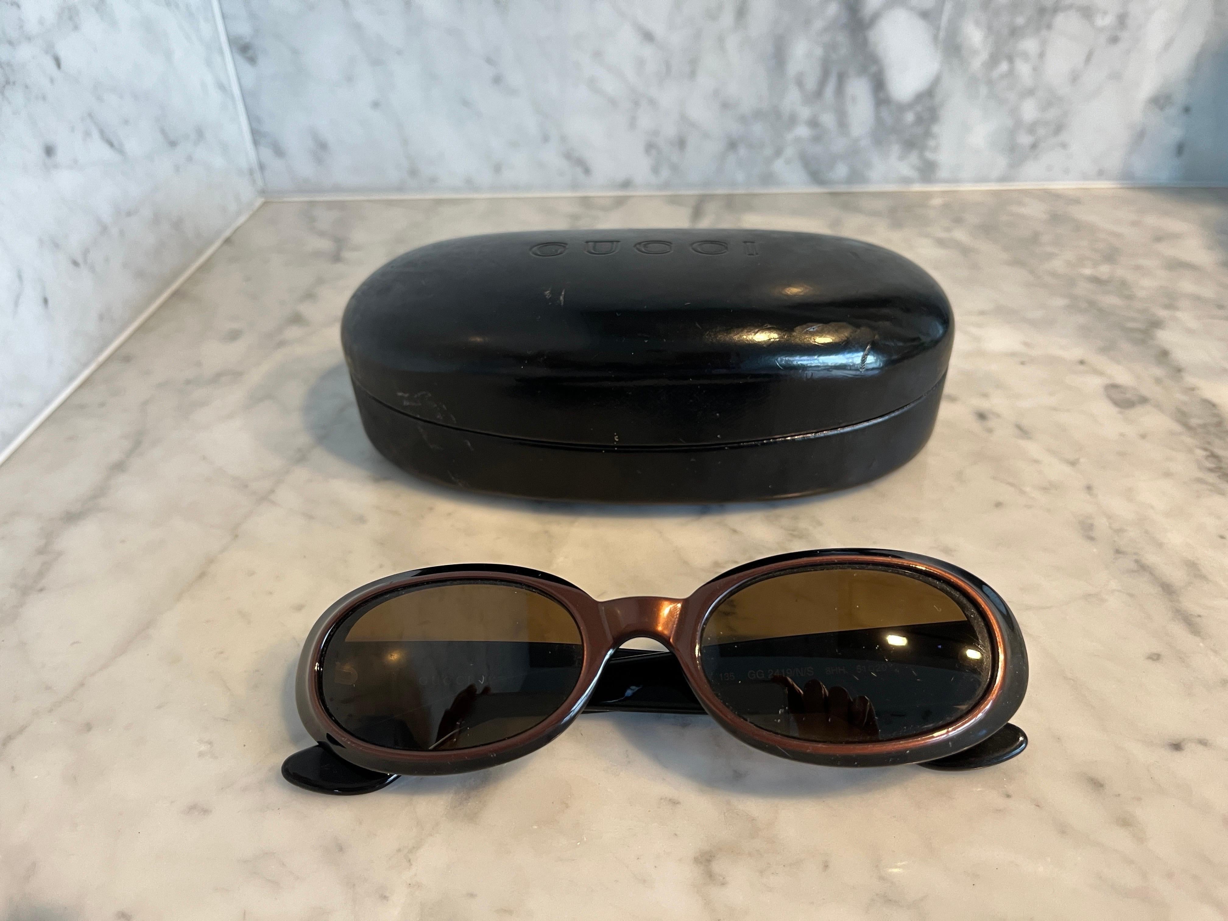 AMAZING GUCCI vintage cat eye sunglasses from the 1990s in black and brown frame.

Original 1990's vintage. 

In great condition.

With case.