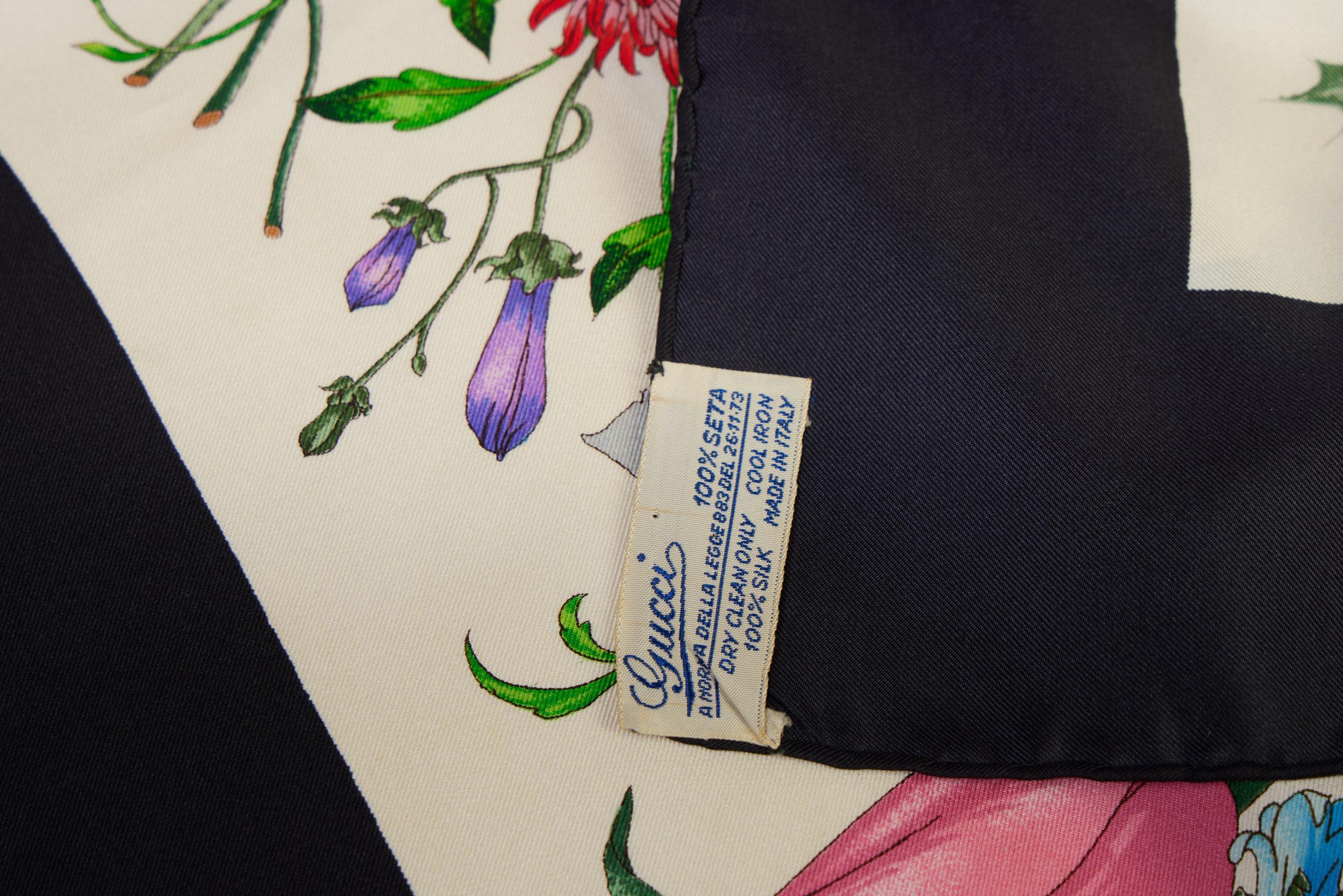 Gucci Vintage Collectible Accornero Silk Scarf In Good Condition In West Hollywood, CA