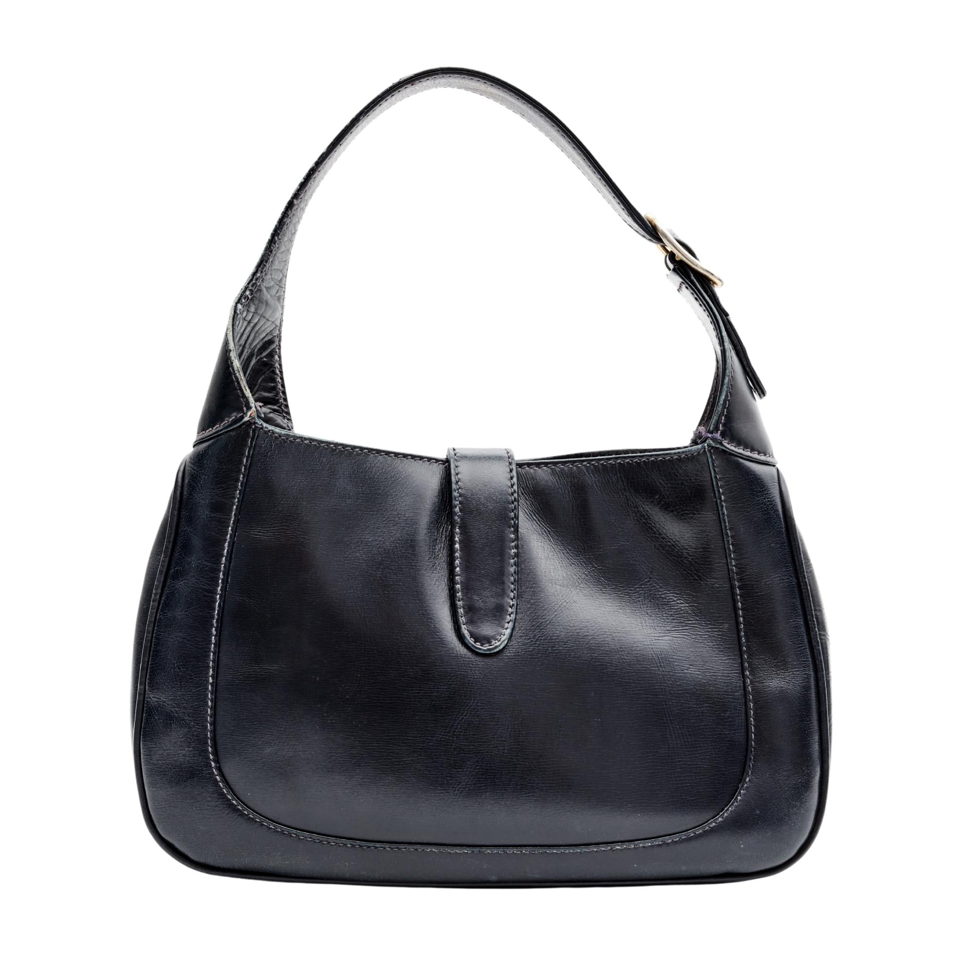 COLOR: Dark navy
MATERIAL:  Leather 
MEASURES: H 7” x L 610” x D 2
