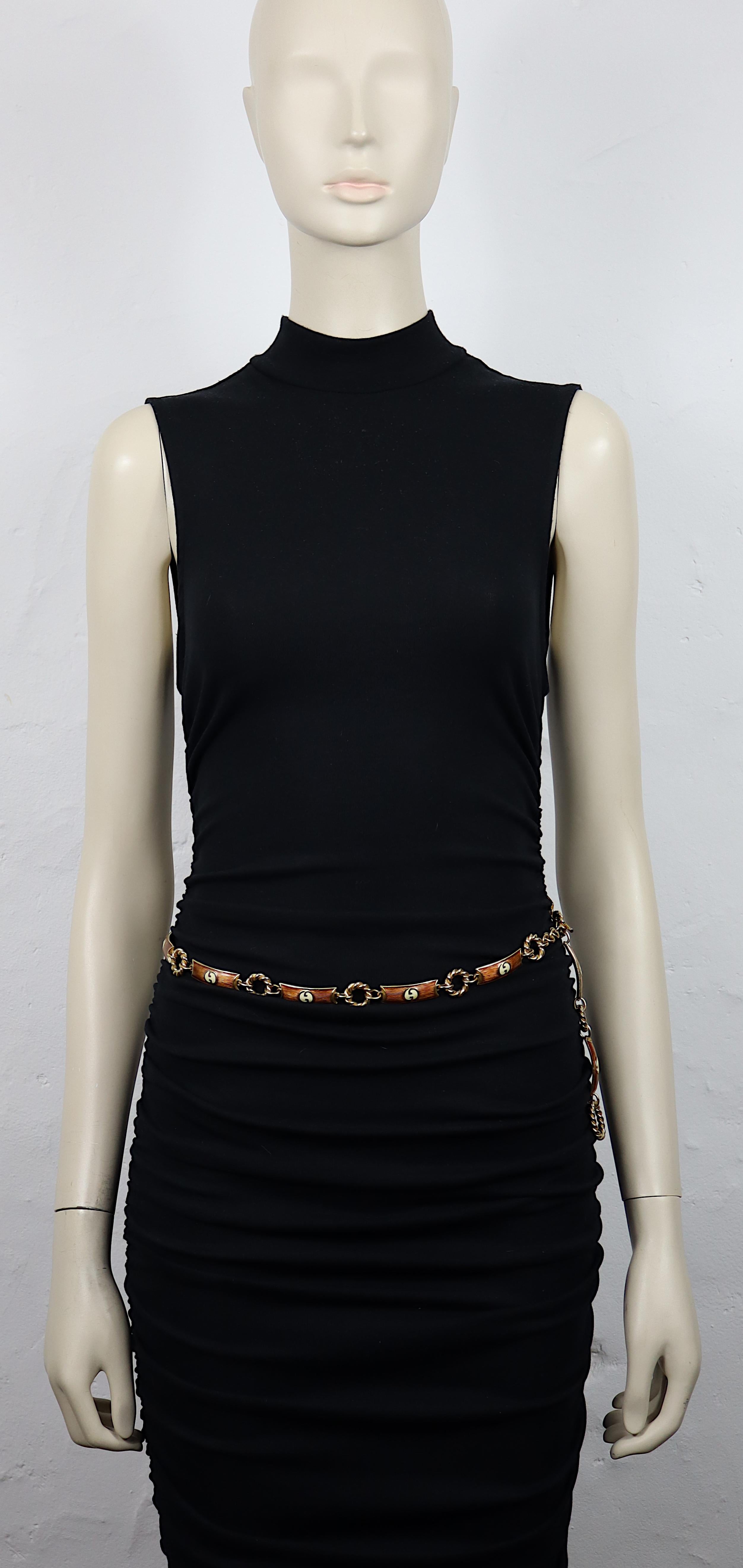 GUCCI vintage belt featuring rectangular gold tone links alternating with braid rings. The rectangular links are overlaid with brown enamel and, at the center, gold tone GG logos with off-white enamel.

Ajustable T-bar toggle closure.
The T-bar