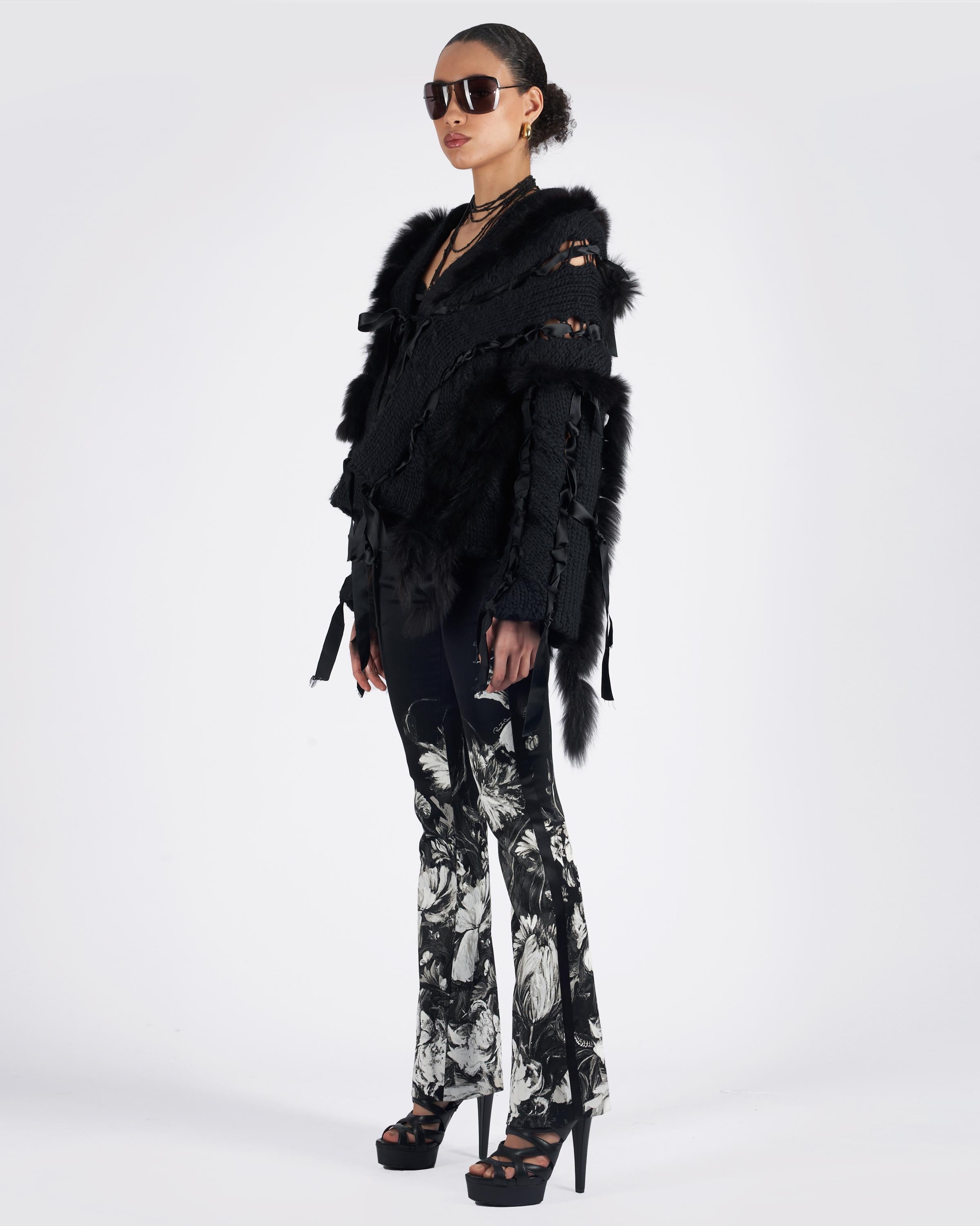 Noir Gucci Vintage F/W 2002 Runway Cardigan en fourrure de renard tissée en vente