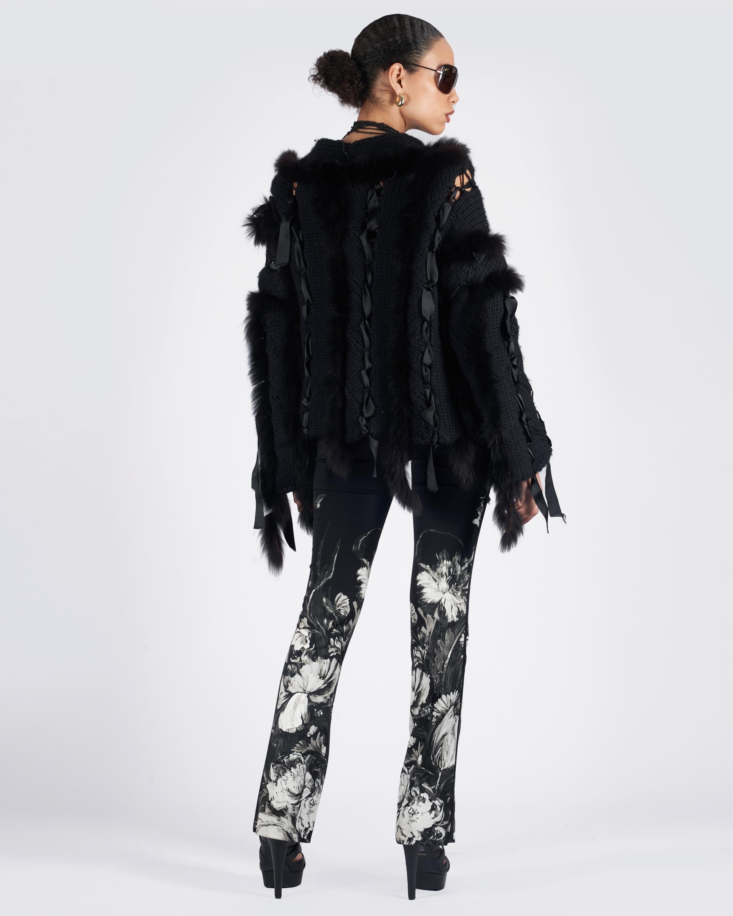 Gucci Vintage F/W 2002 Runway Cardigan en fourrure de renard tissée Unisexe en vente