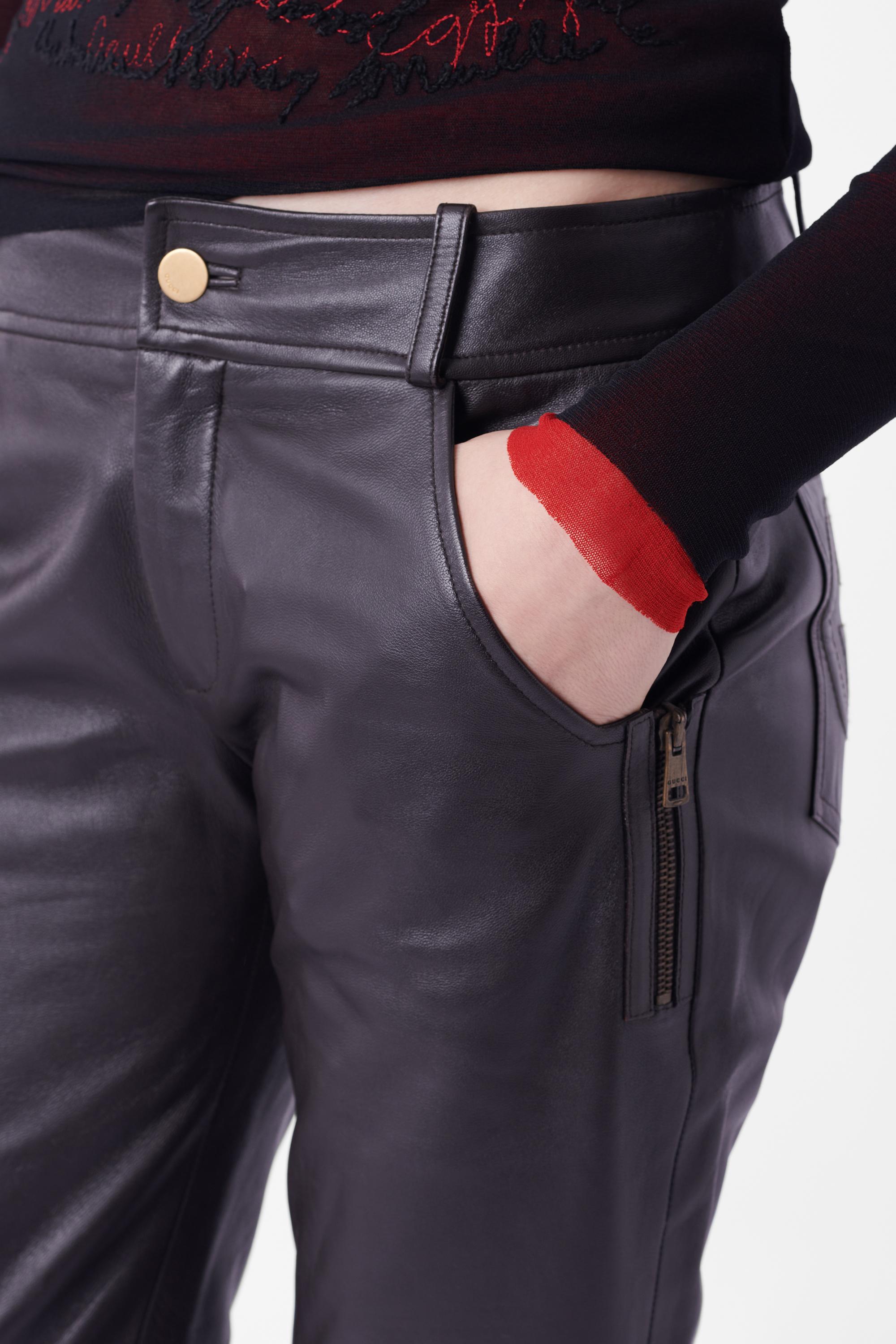 Nero Pantaloni Gucci Vintage A/I 2003 GG Logo in pelle marrone in vendita