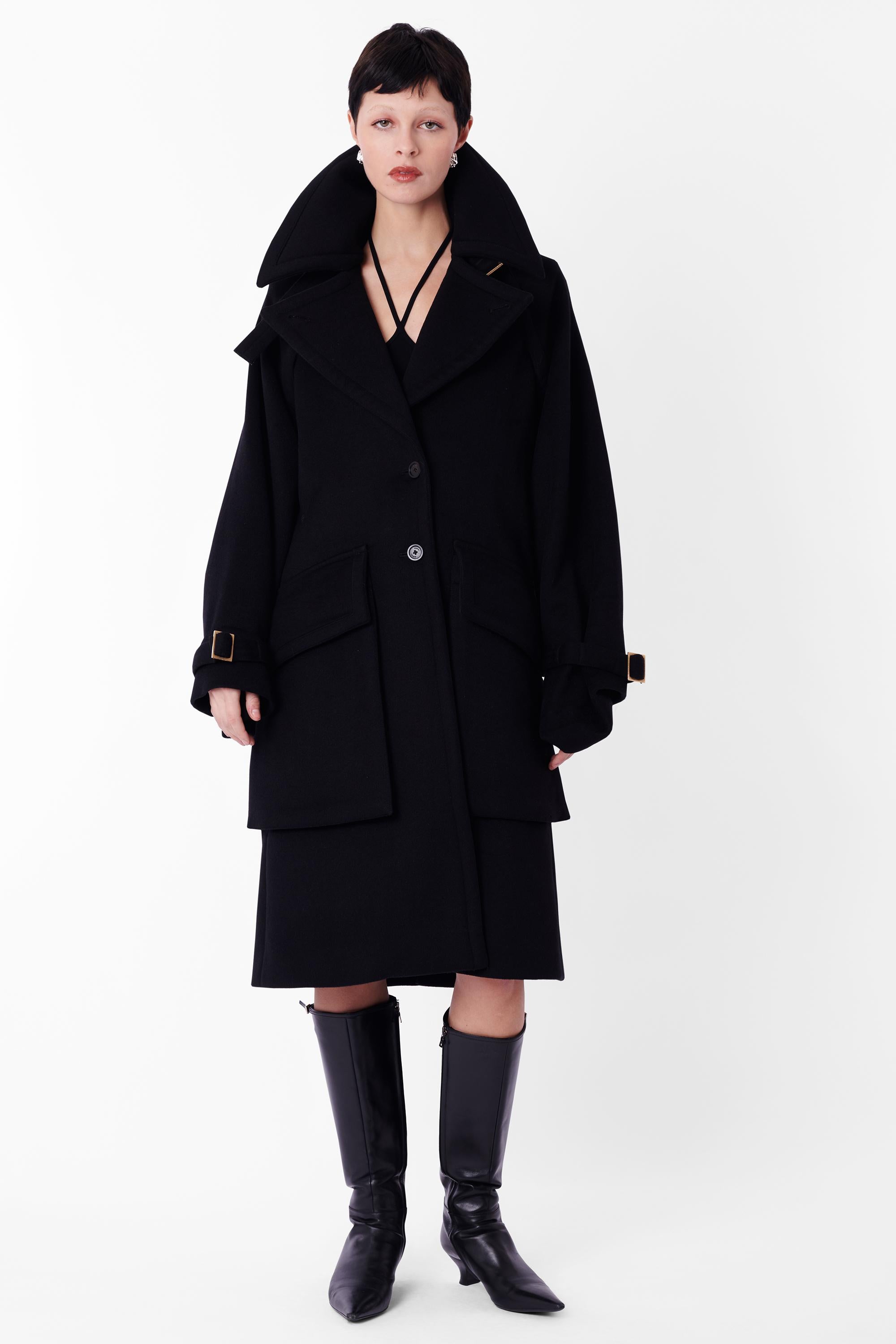 Gucci Vintage F/W 2003 Gucci Runway Black Wool Oversize Coat & Corset Belt For Sale 1