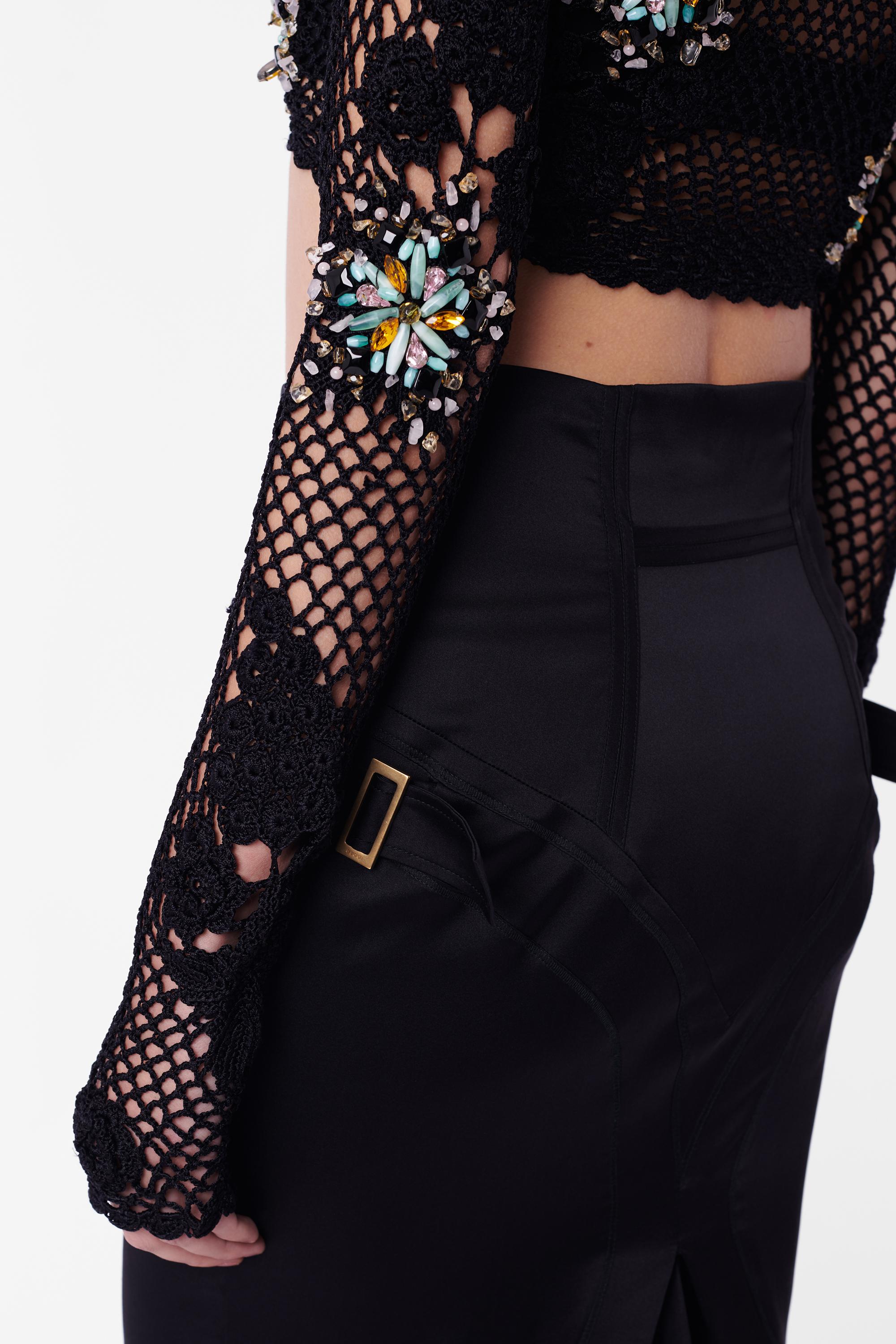 Gucci Vintage F/W 2003 Ruched Black Buckle Satin Skirt In Excellent Condition For Sale In London, GB