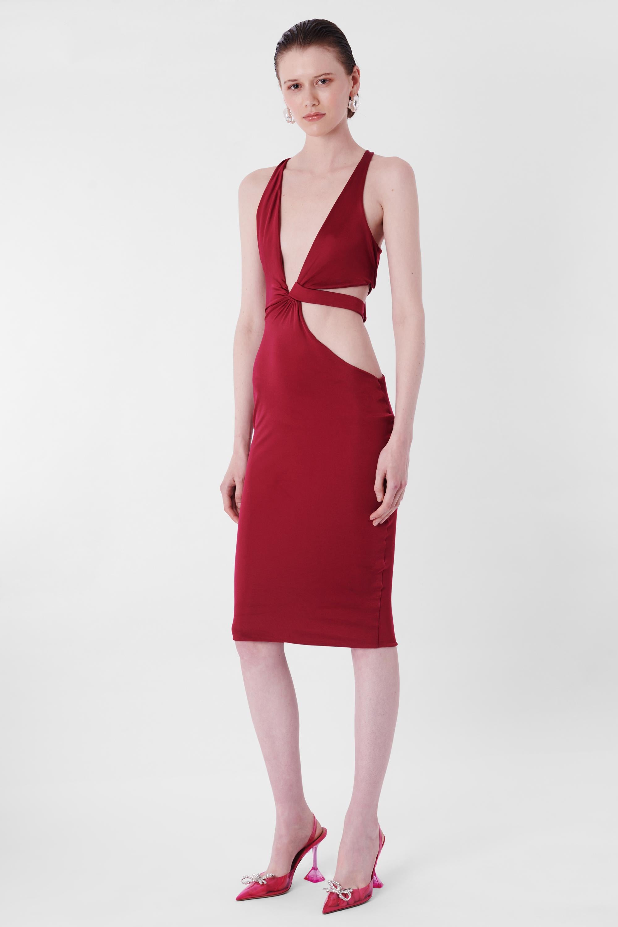 Gucci by Tom Ford F/W 2004 Maroon Cutout Bodycon Dress. Features cutout design, halter neck with adjustable strap and midi length.
Brand: Gucci
Size: UK 6
Label size: Small
Modern size: UK: 6 to 8, US: 0 to 2, EU: 34 to 36
Fabric: Viscose,