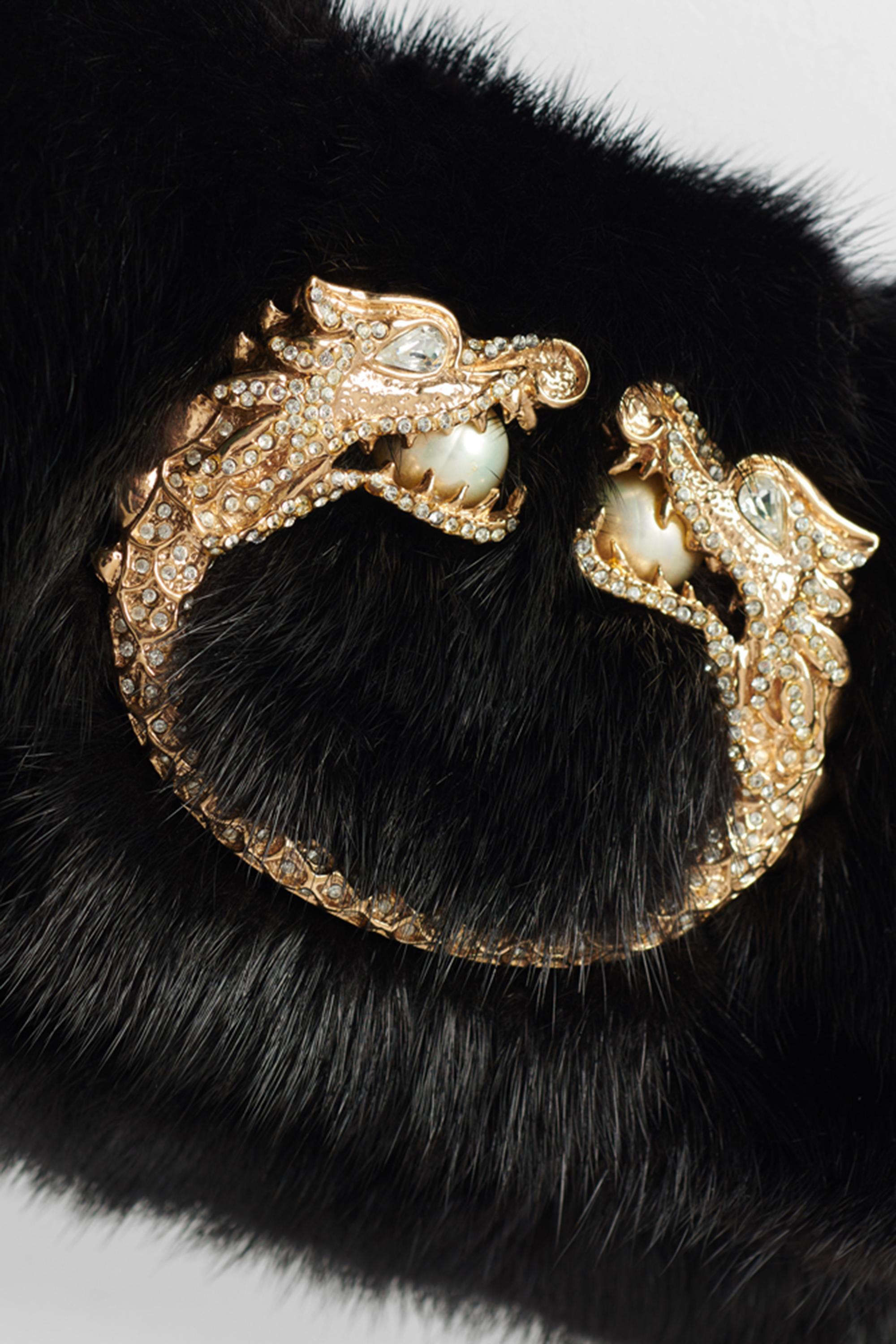 Women's or Men's Gucci Vintage F/W 2004 Runway Mink Fur Dragon Pearl Black Clutch For Sale
