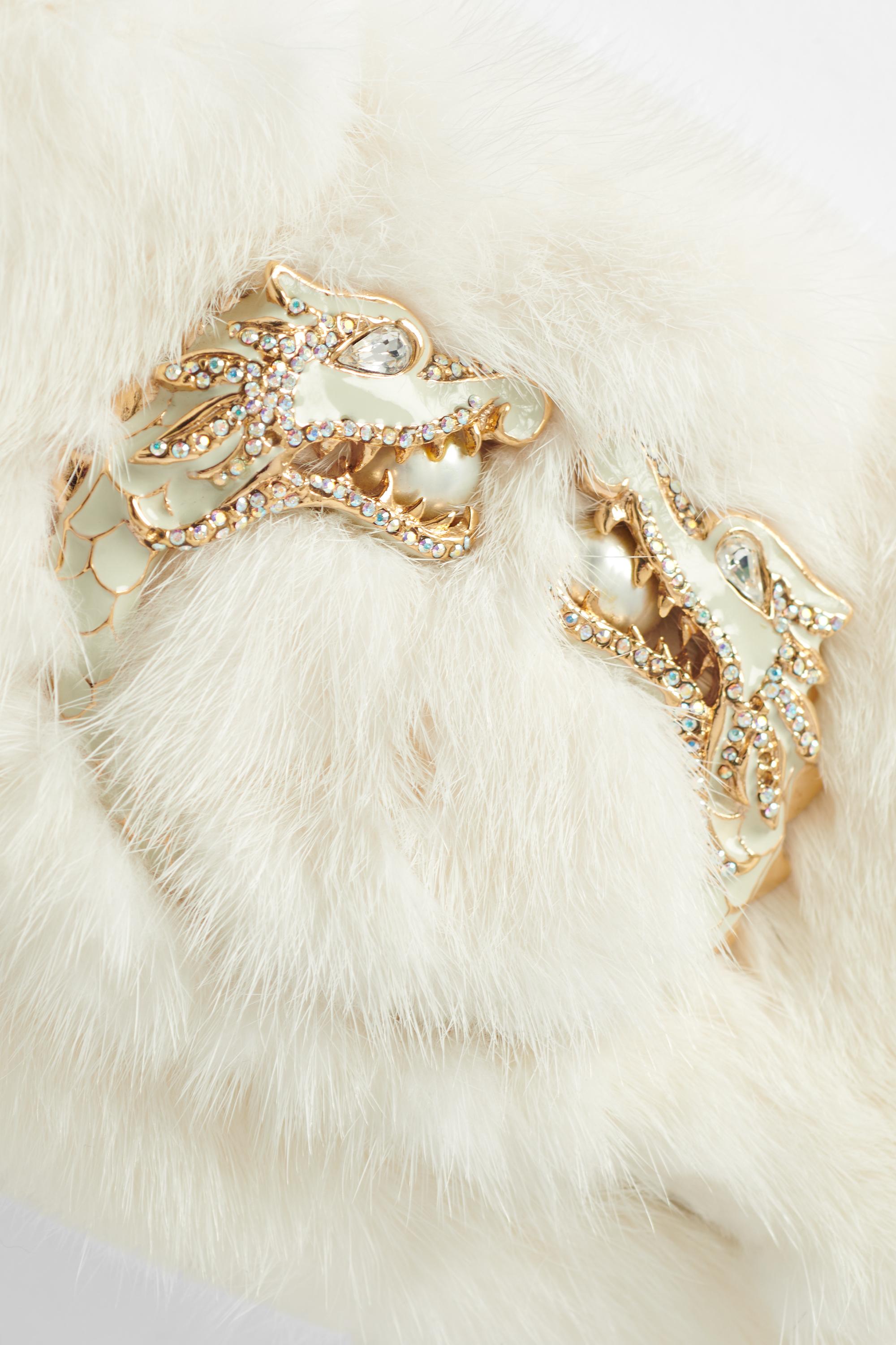 Gucci Vintage F/W 2004 Runway Mink Fur Dragon Pearl Cream Clutch In Excellent Condition For Sale In London, GB