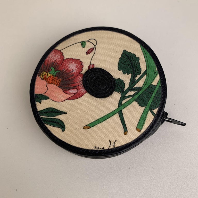 Gucci Vintage Flora Canvas and Leather Round Wallet Coin Purse For Sale at 1stdibs