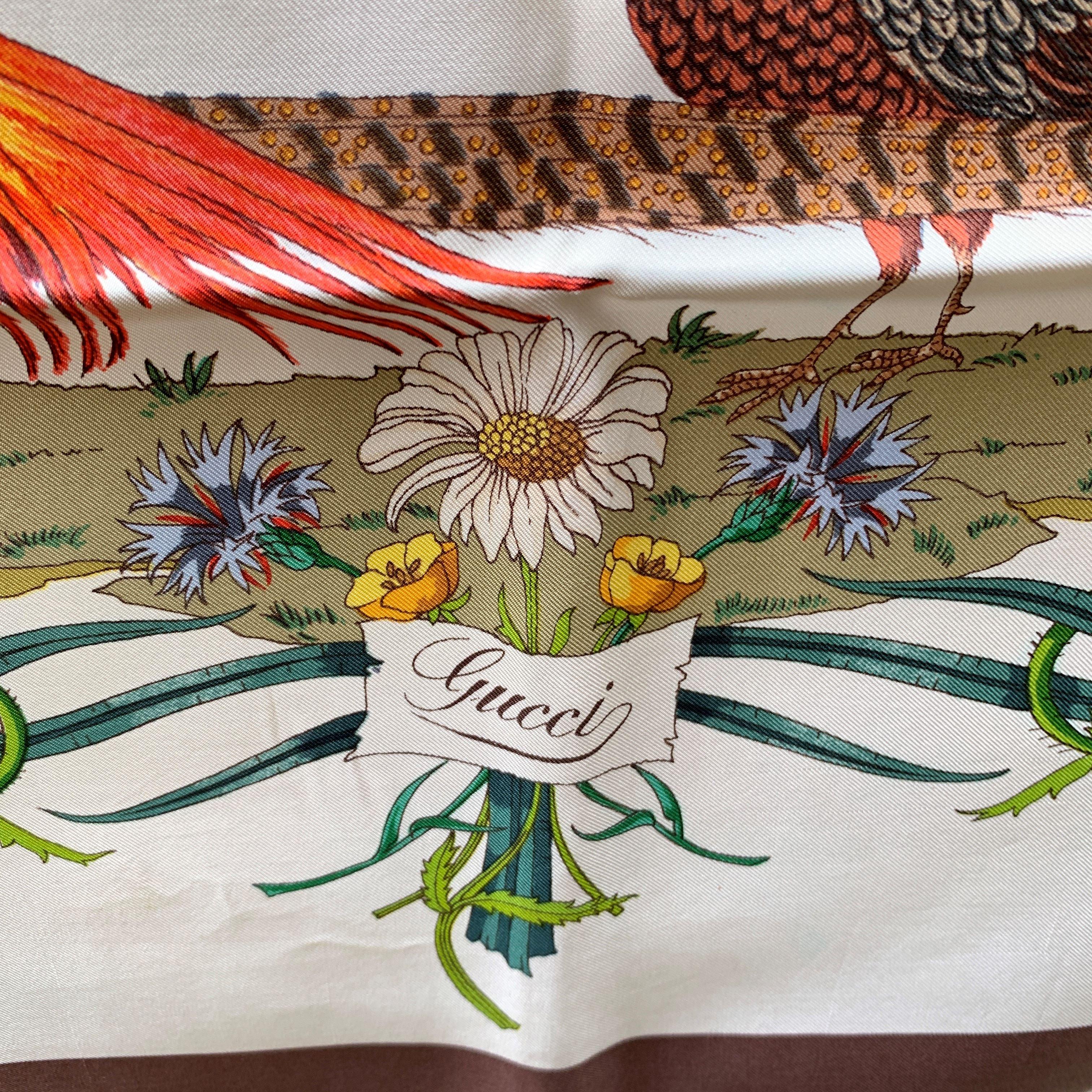 Gucci Vintage Game and Flowers Silk Scarf Flora 1970s Accornero In Good Condition For Sale In Rome, Rome