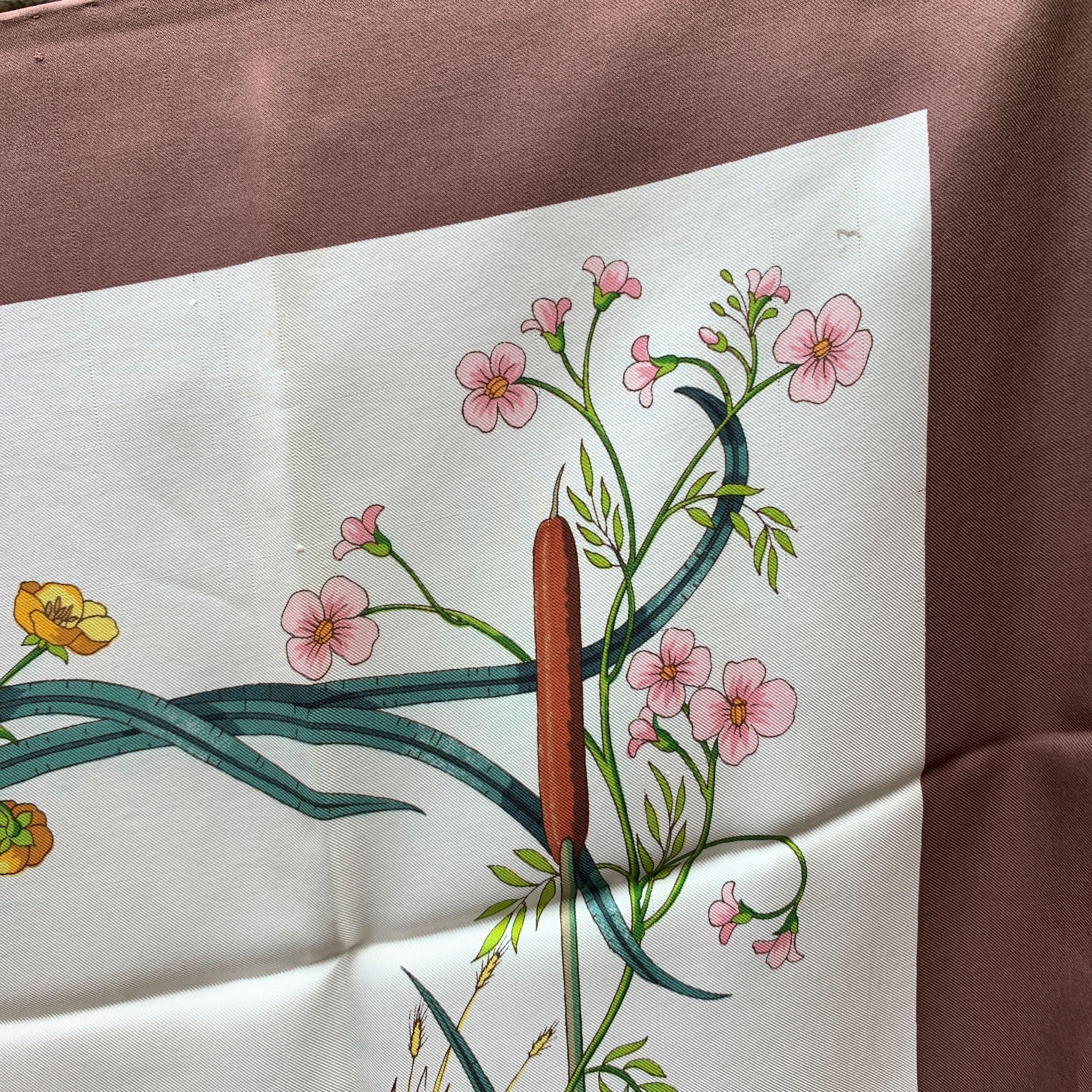 Women's Gucci Vintage Game and Flowers Silk Scarf Flora 1970s Accornero For Sale