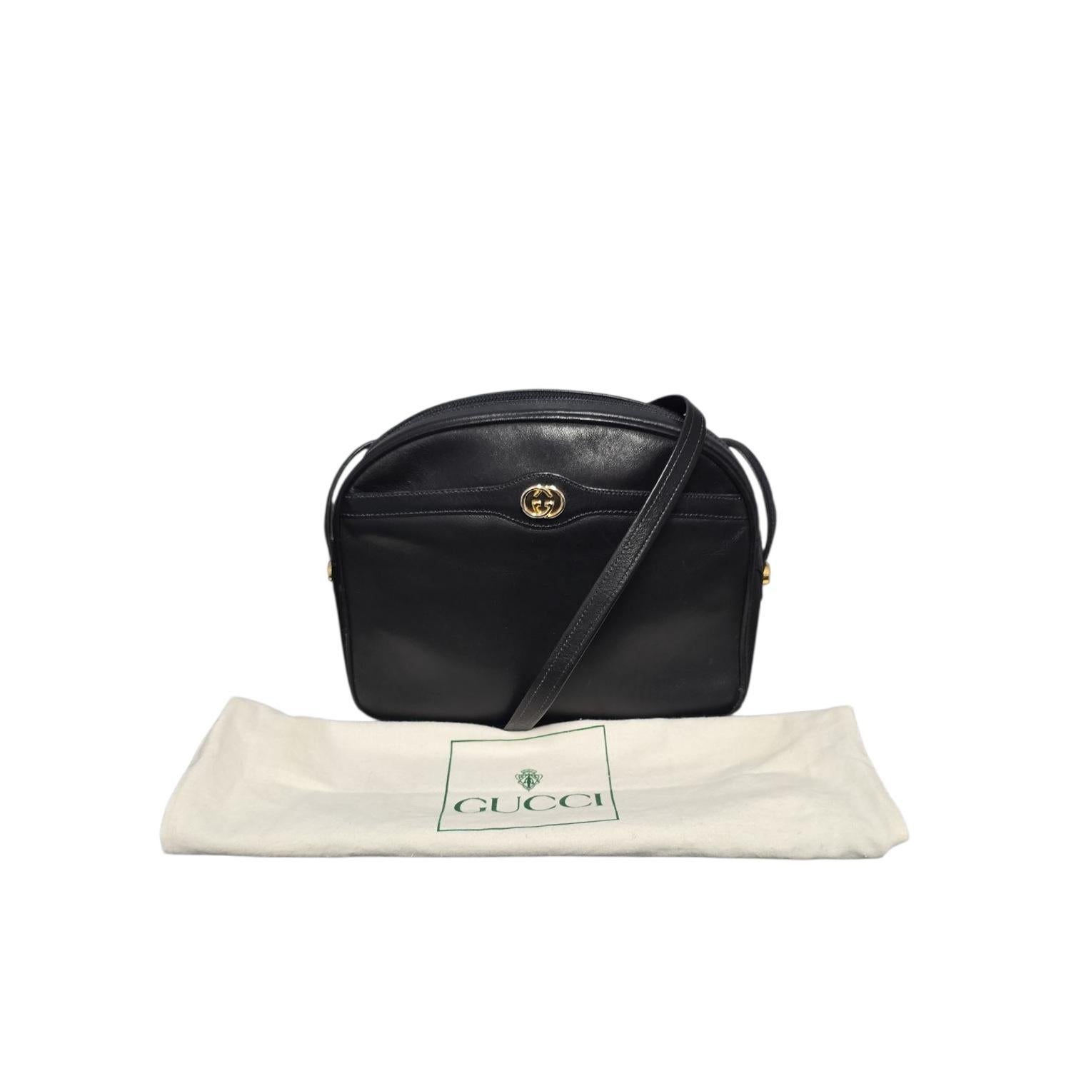 Gucci Vintage GG Leather Camera Shoulder Bag For Sale 8