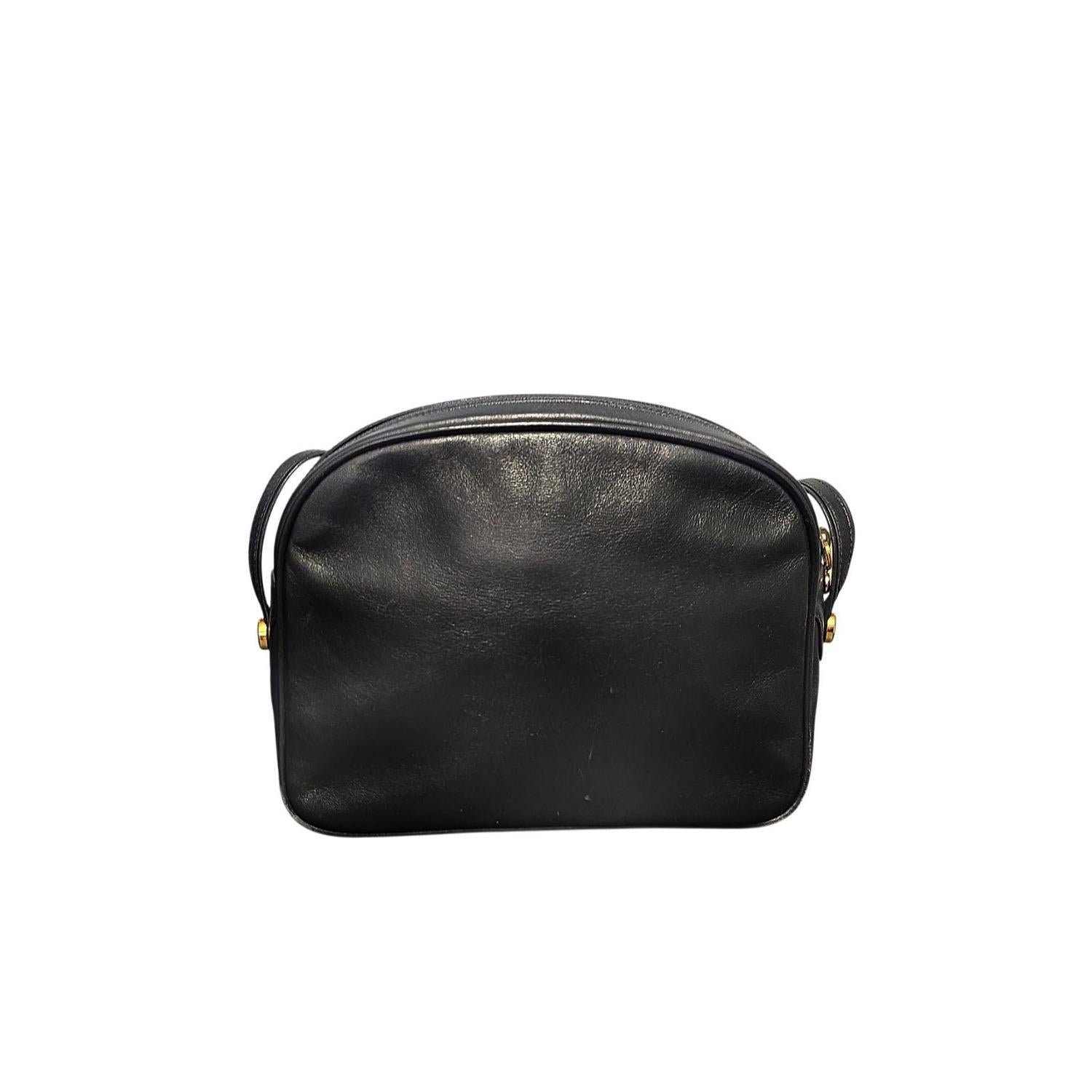 Black Gucci Vintage GG Leather Camera Shoulder Bag For Sale