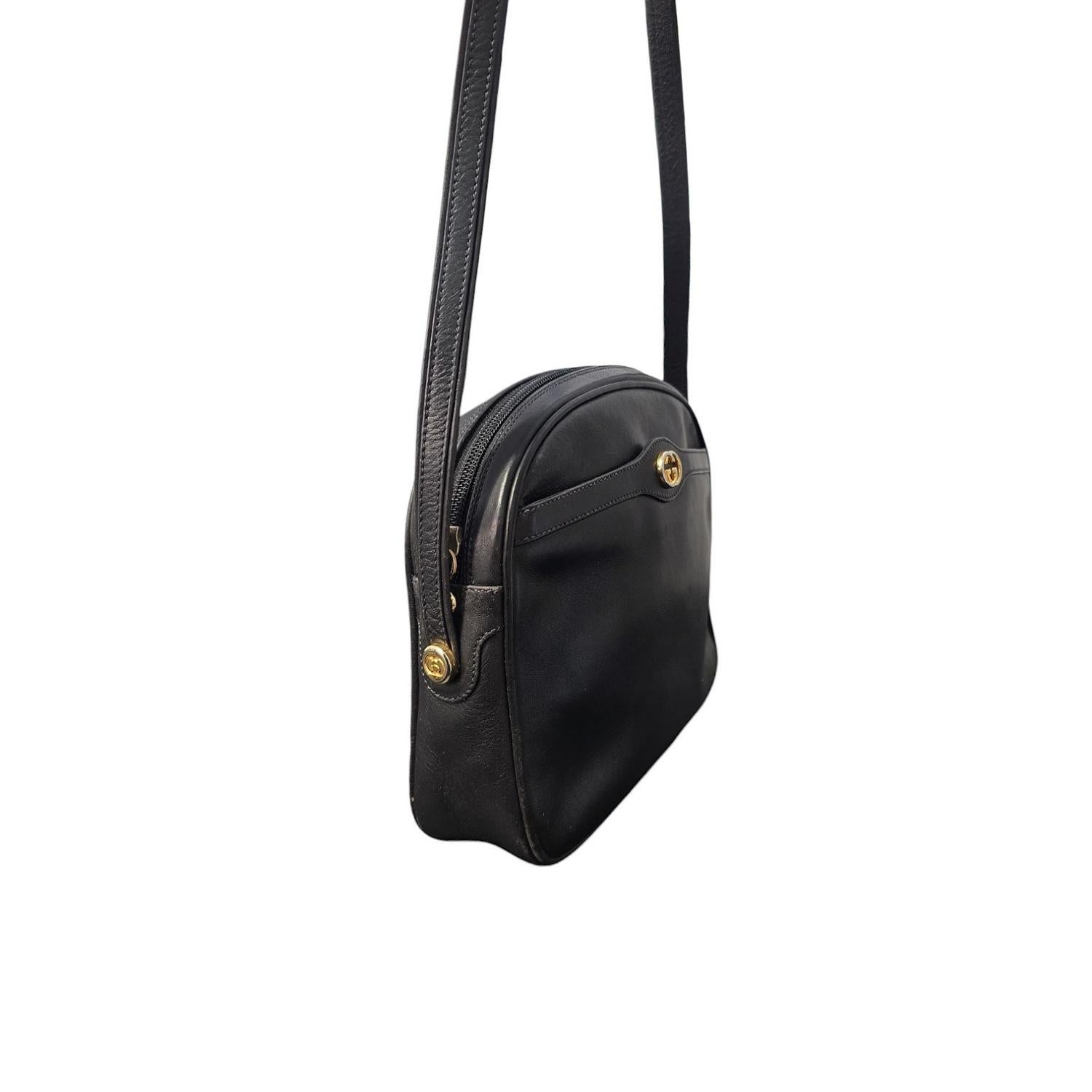Women's Gucci Vintage GG Leather Camera Shoulder Bag For Sale