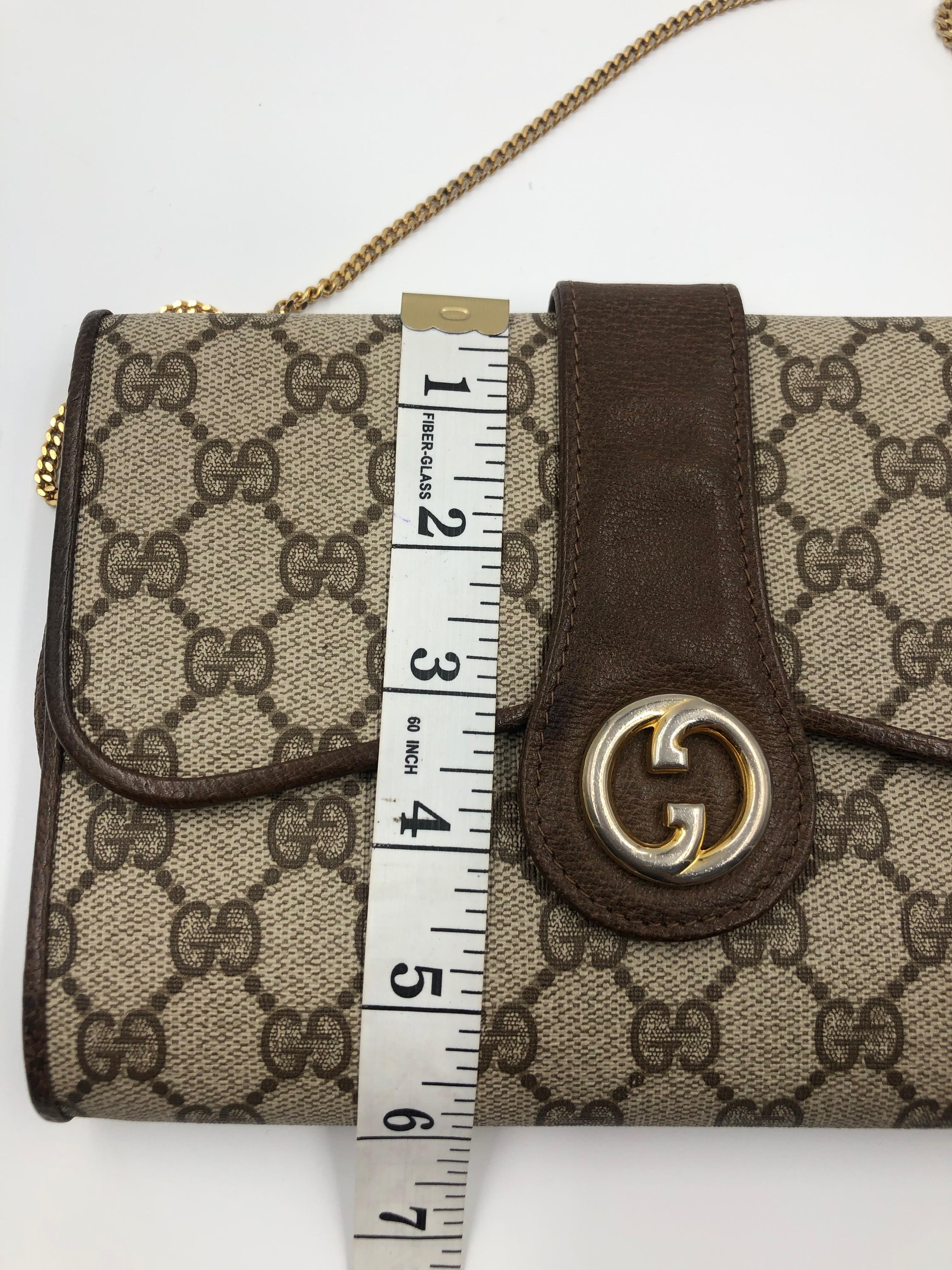 Women's or Men's Gucci Vintage GG Logo Crossbody Bag with Gold Chain