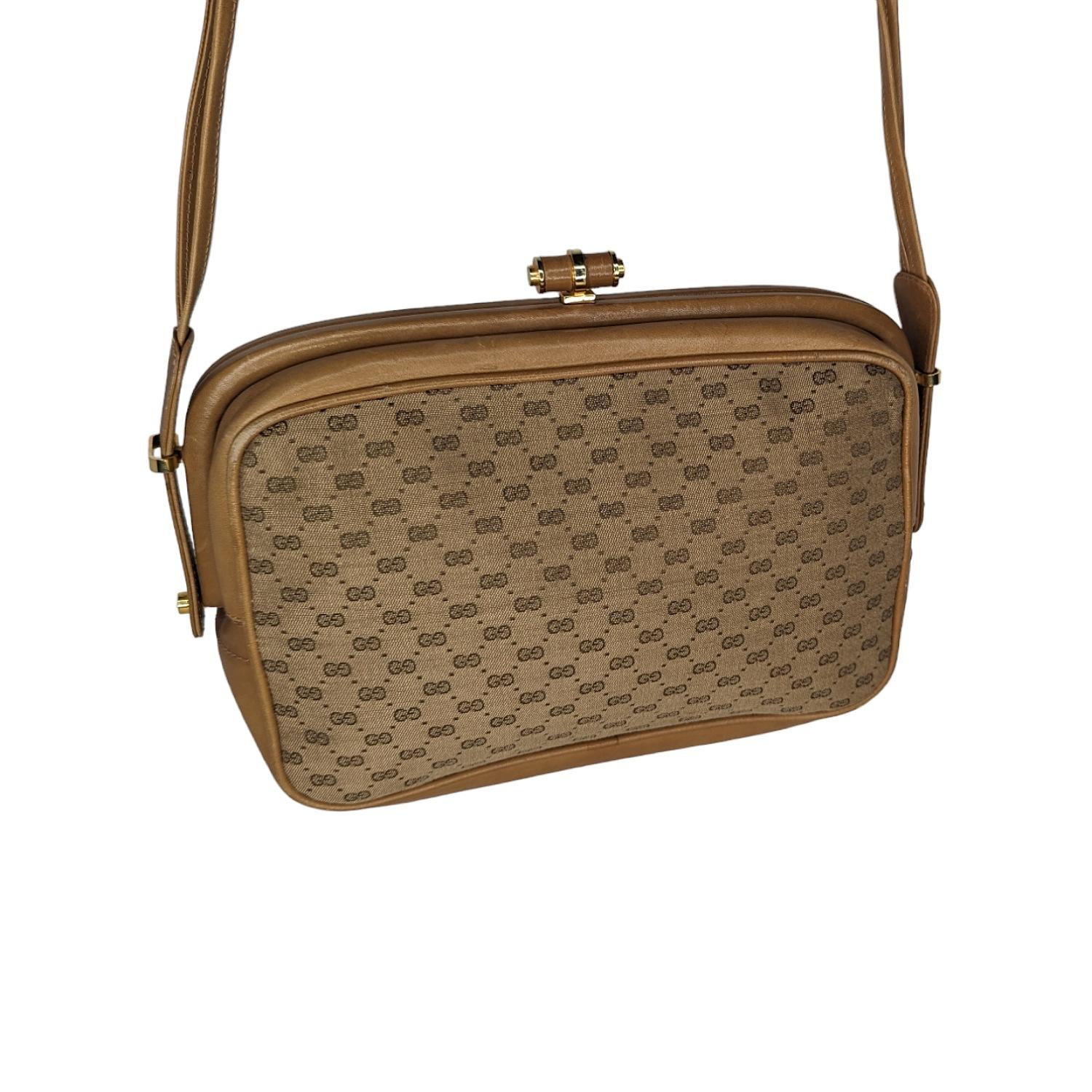 Gucci Vintage GG Micro Monogramm Umhangetasche mit Monogramm im Angebot bei 1stDibs