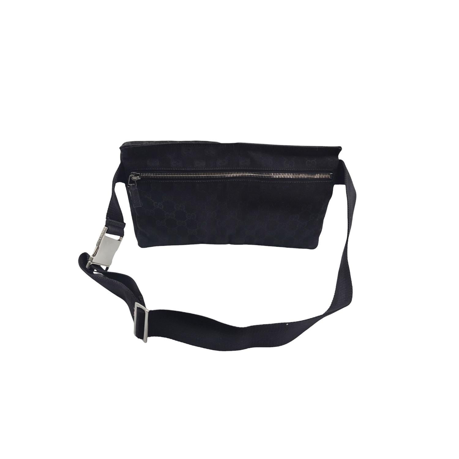 Black Gucci Vintage GG Monogram Double Pocket Belt Bag For Sale