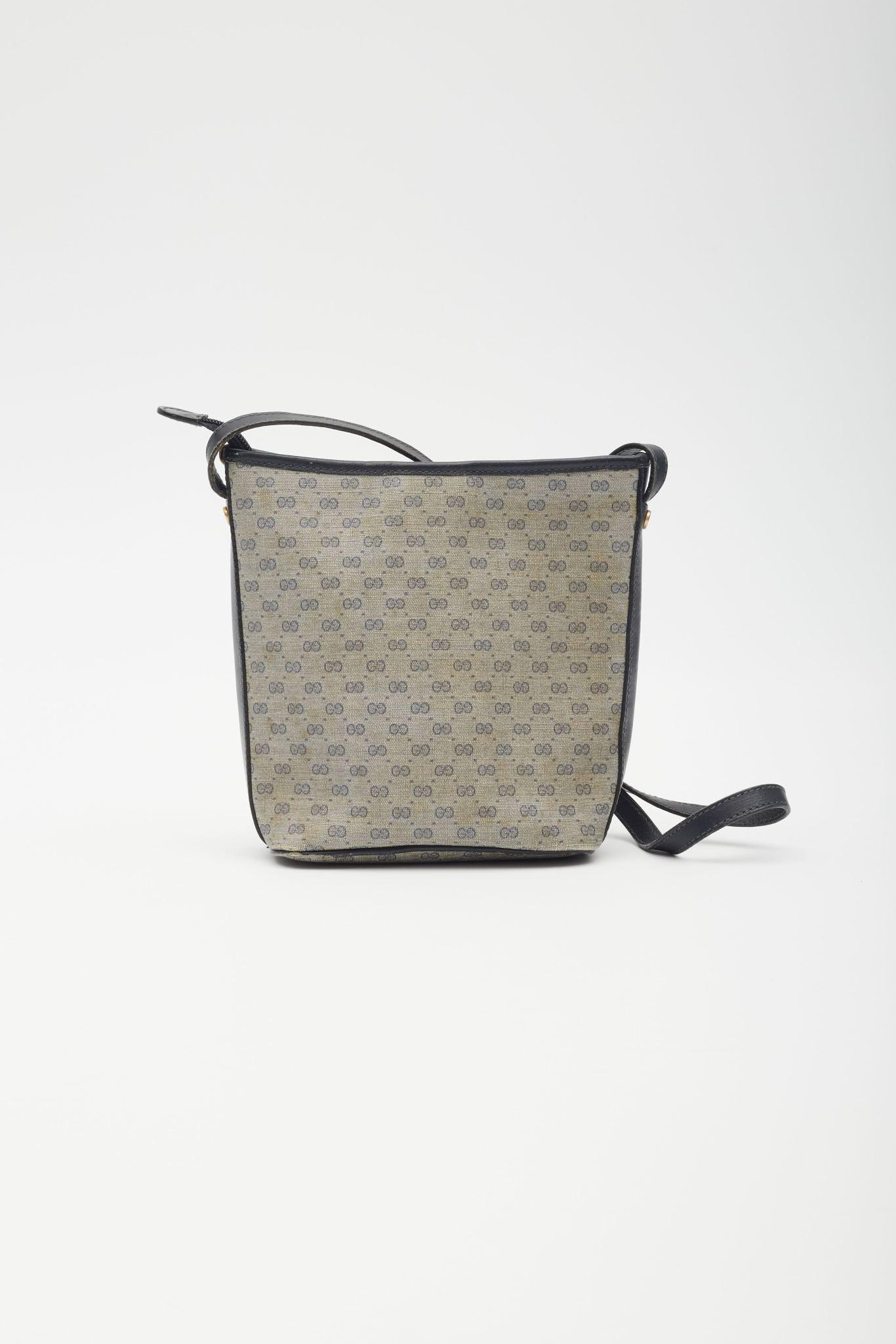Women's Gucci Vintage GG Monogram Supreme Canvas Navy Shoulder Bag