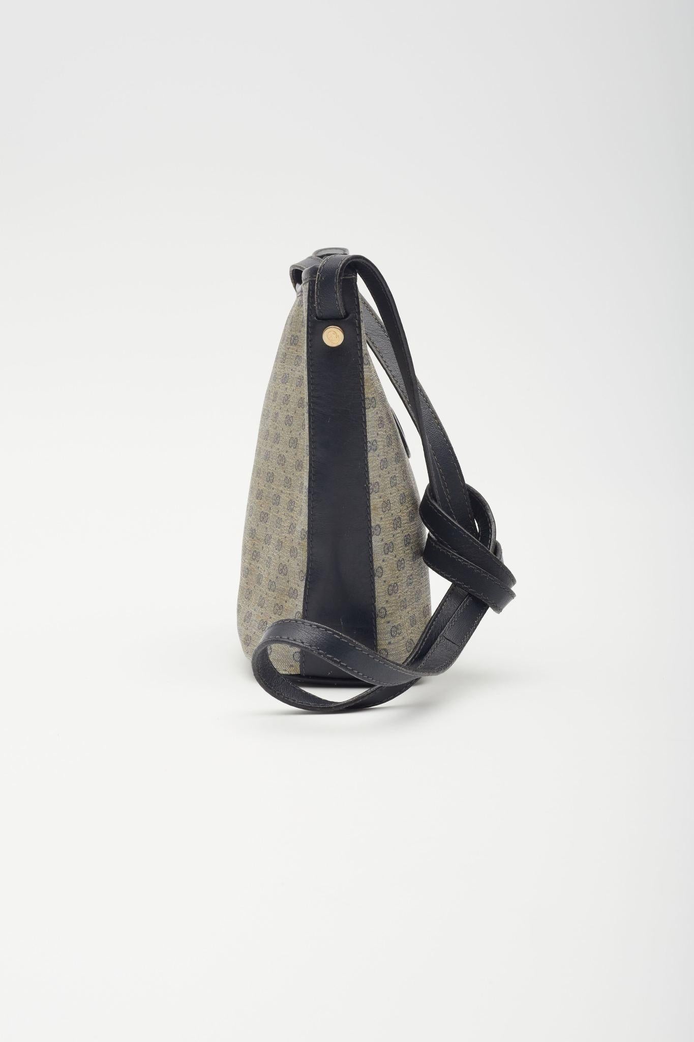 Gucci Vintage GG Monogram Supreme Canvas Navy Shoulder Bag 2