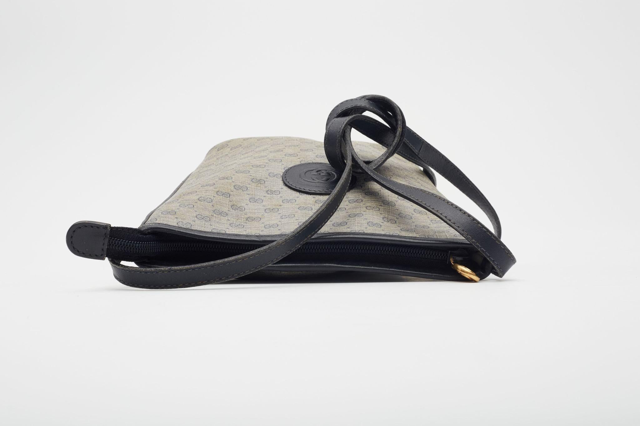 Gucci Vintage GG Monogram Supreme Canvas Navy Shoulder Bag 3