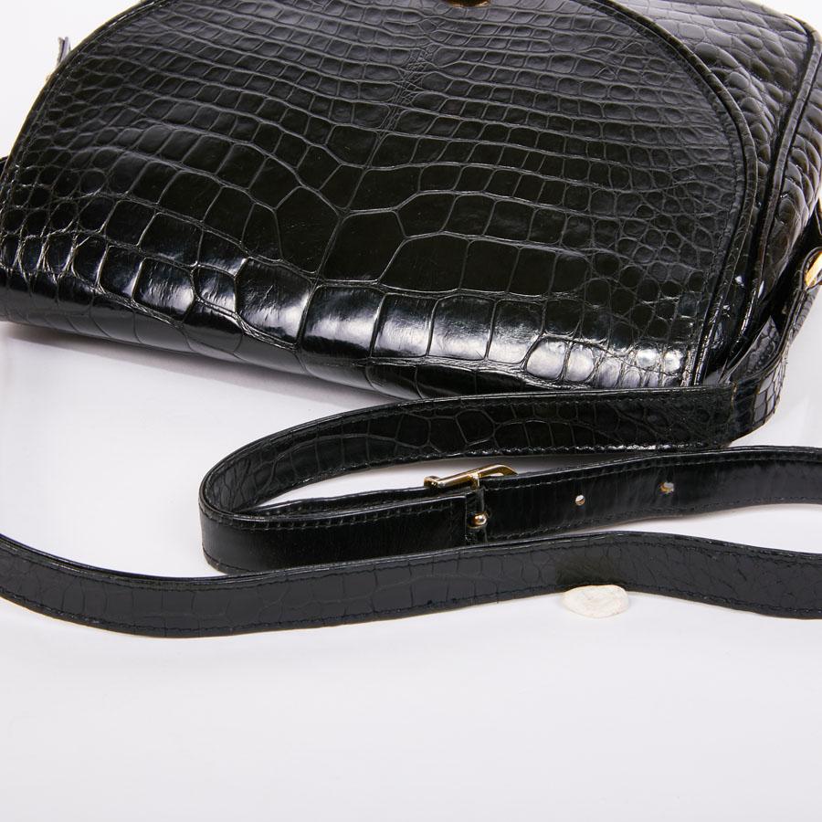 GUCCI Vintage Glossy Black Crocodile Bag   4