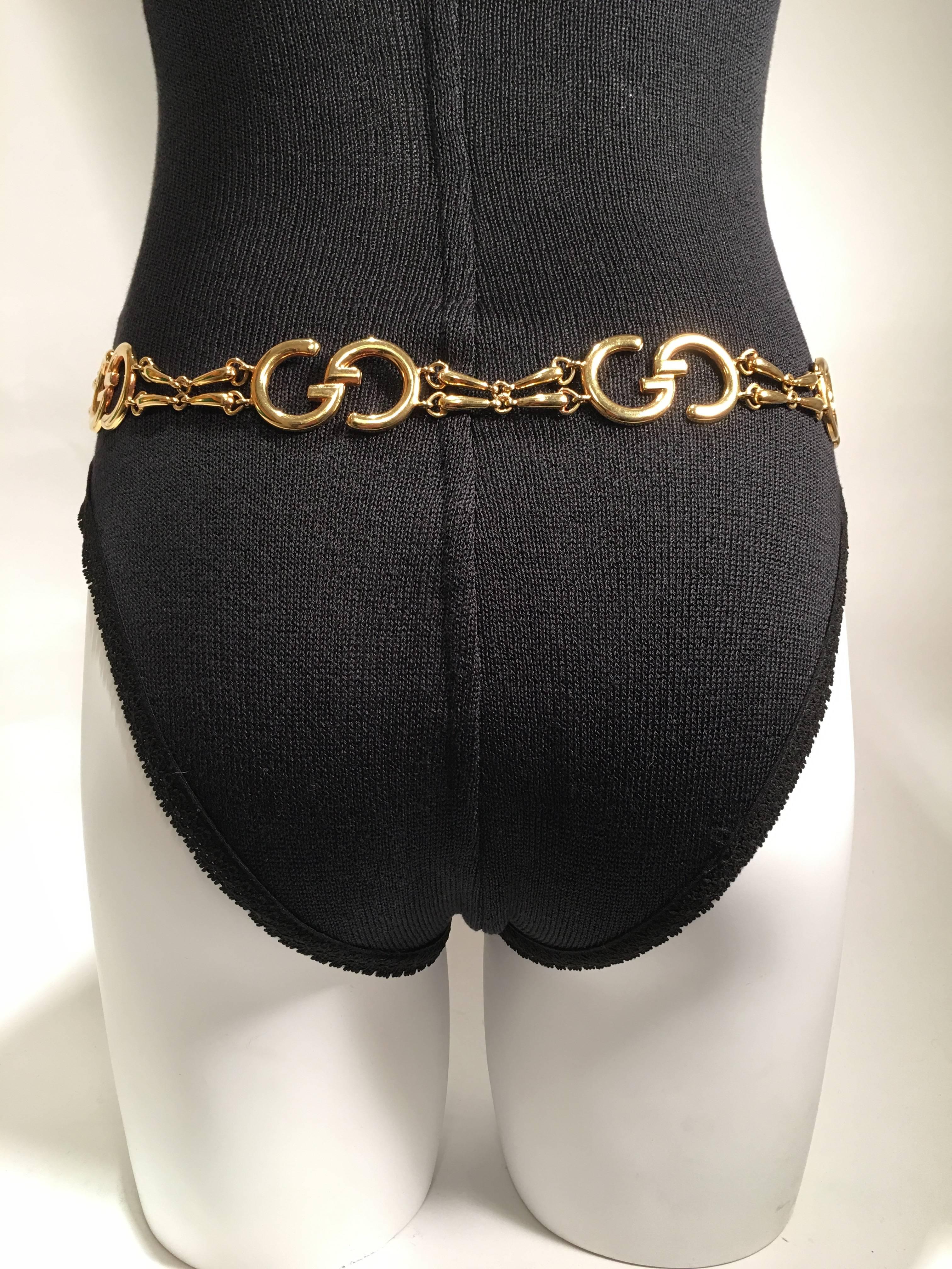 Ceinture Gucci vintage en or avec logo GG et chaîne dorée Bon état - En vente à Los Angeles, CA