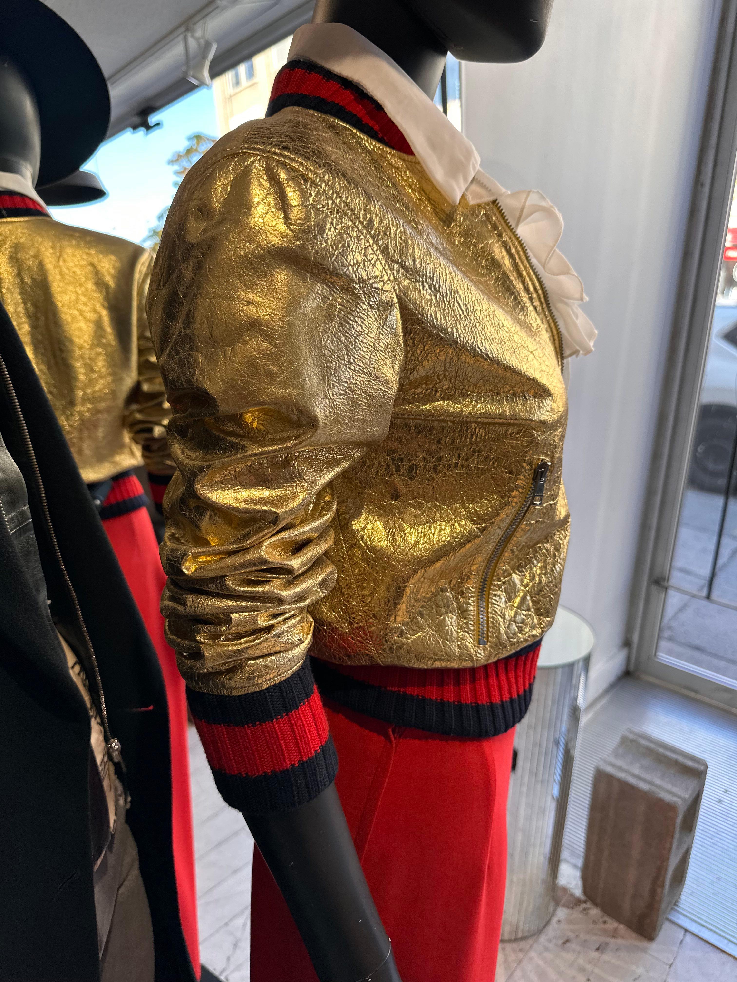 Gucci Vintage Goldfarbene Lammfelljacke (40  Klein) im Zustand „Gut“ im Angebot in Montreal, Quebec