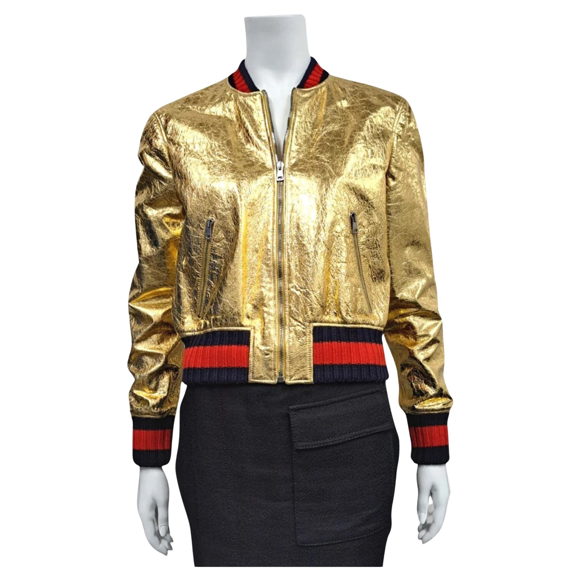 Gucci Vintage Goldfarbene Lammfelljacke (40  Klein) im Angebot