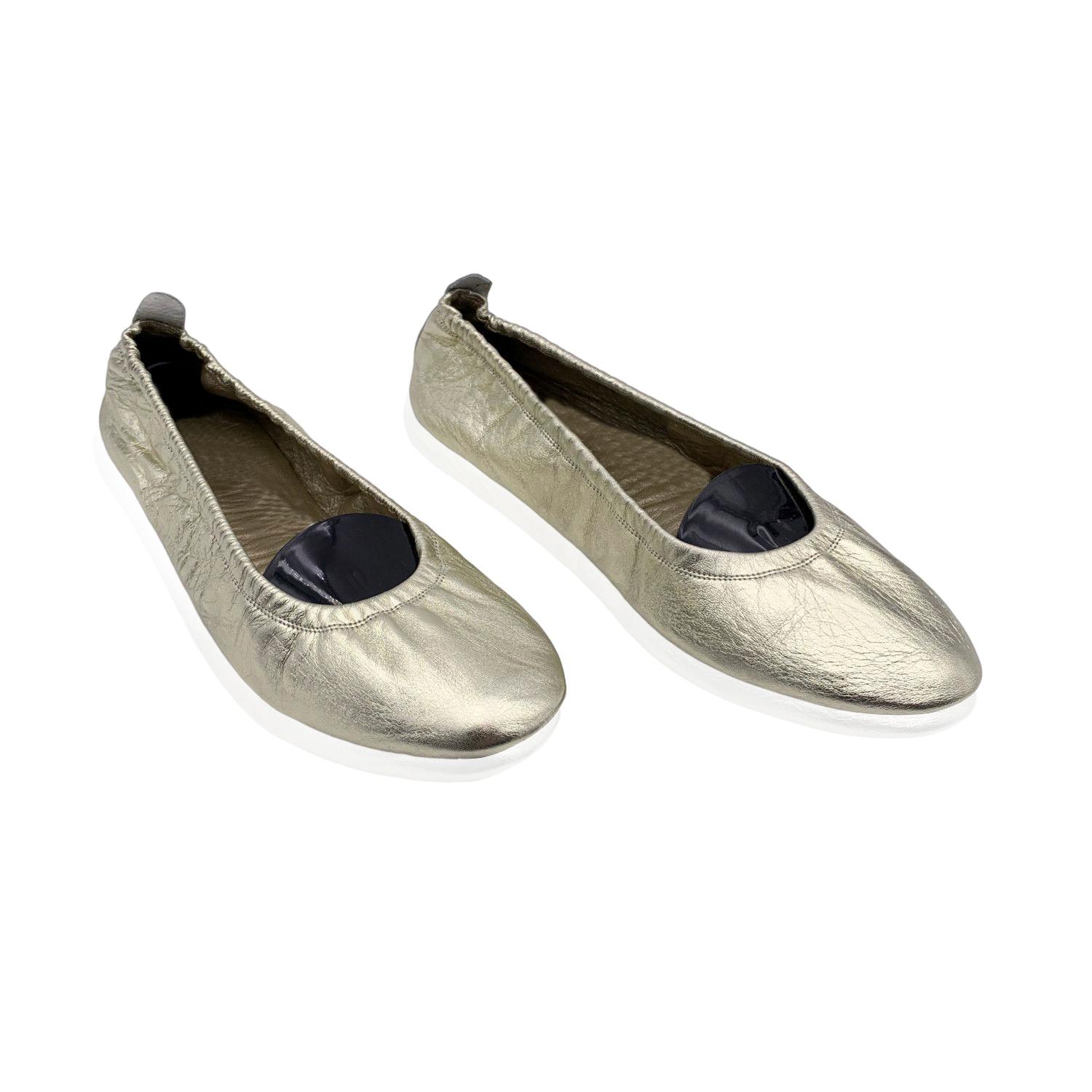 Gucci Vintage Gold Leather Slippers Ballet Flats with Pouch Size 39 In Excellent Condition In Rome, Rome