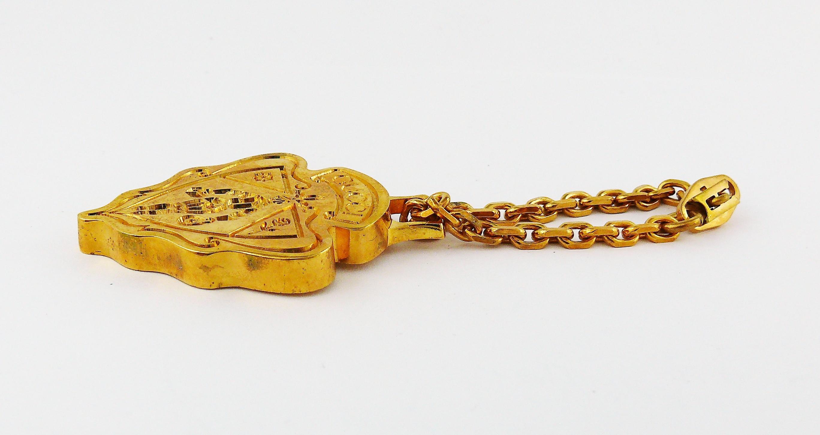 Vintage Gucci Vintage Goldfarben getöntes Wappen-Accessoire für Damen oder Herren
