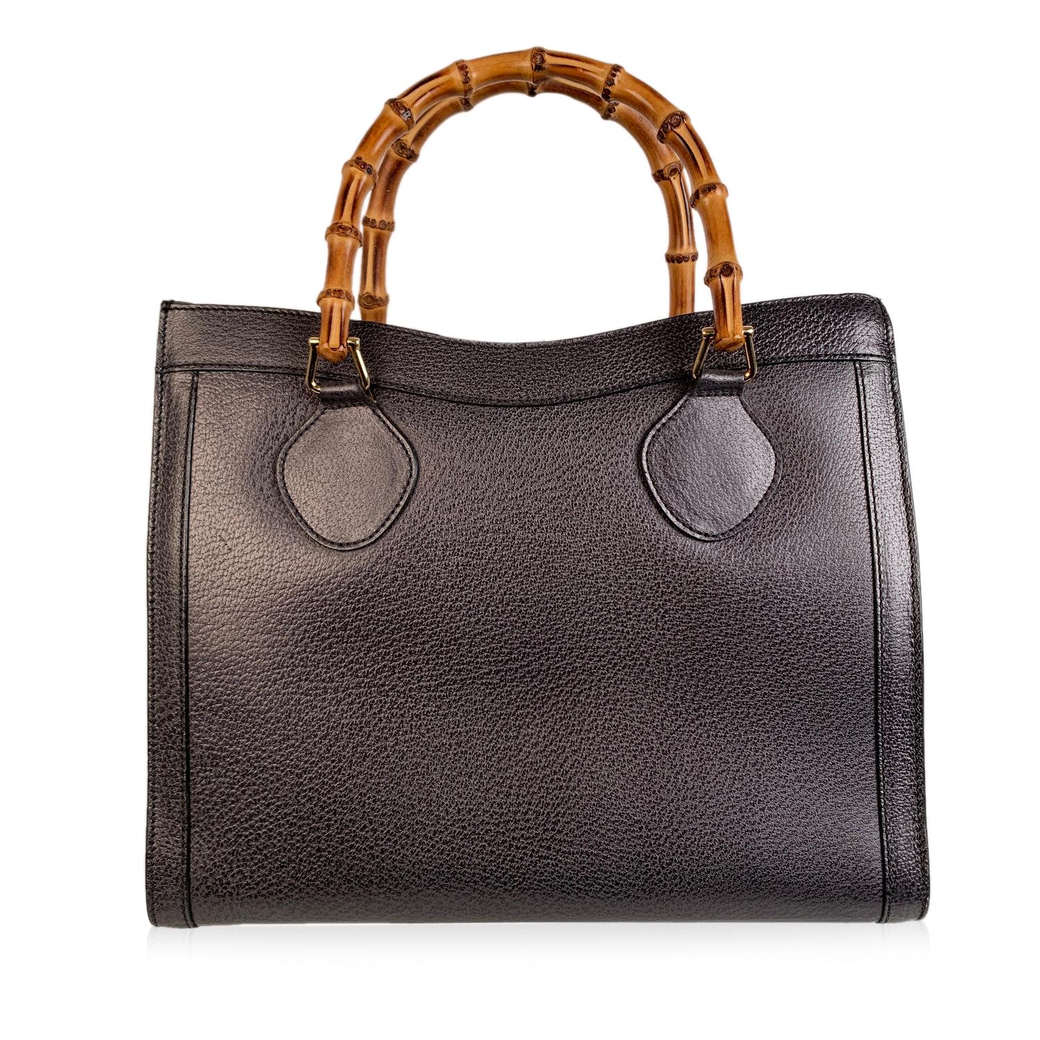 Beautiful Gucci Bamboo tote bag in gray genuine leather. Double distinctive Bamboo handle. Princess Diana, was snapped carrying a this model on several occasions. Magnetic button closure on top. Gray suede lining. 5 bottom feet. Gold metal harwdare.