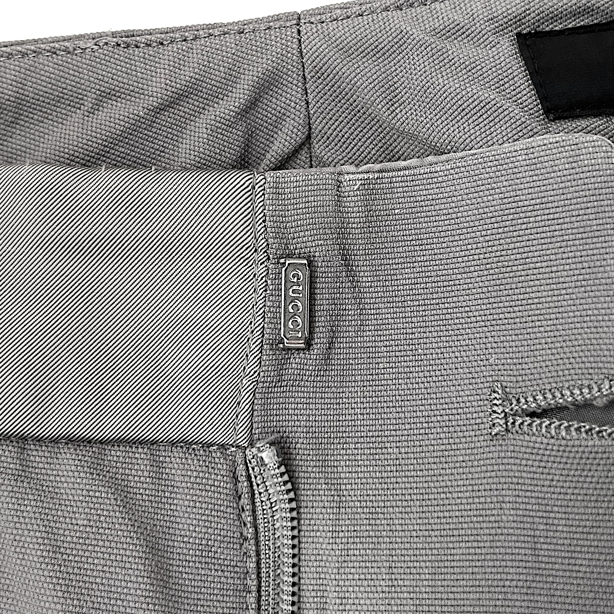 GUCCI - Pantalon croisé gris vintage avec rayures frontales  Taille 4US 36EU en vente 2