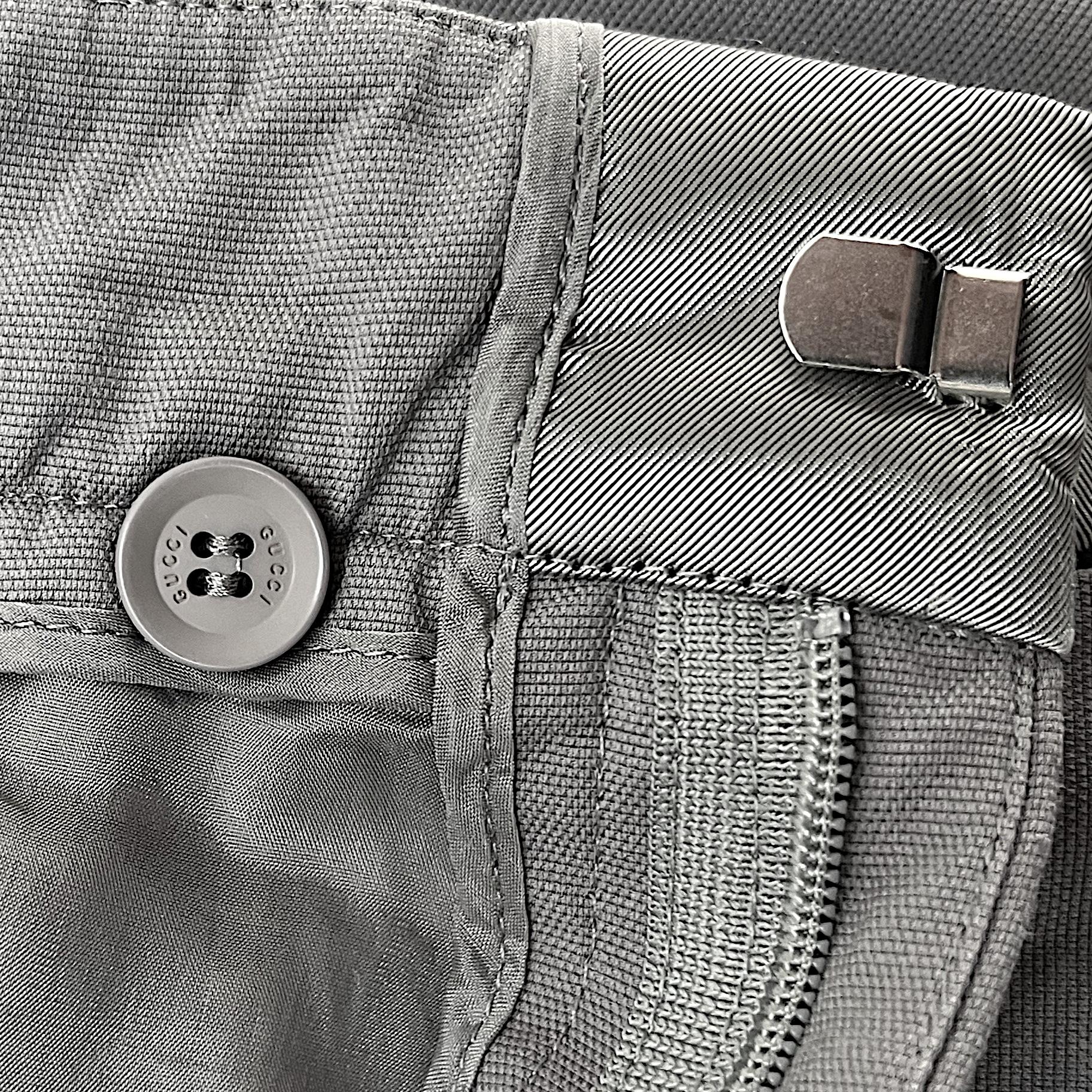 GUCCI - Pantalon croisé gris vintage avec rayures frontales  Taille 4US 36EU en vente 3