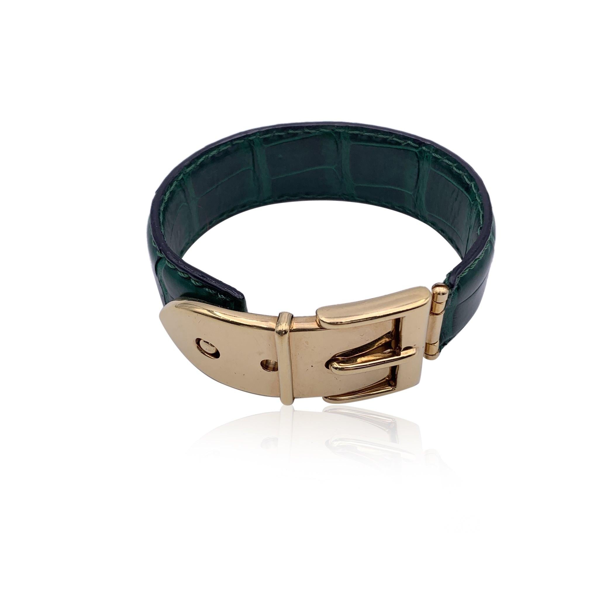 Vintage beautiful cuff bracelet by Gucci. Made in green leather, it features an gold metal buckle. Will fit up to approx. 6.5 inches - 16.5 cm wrist.Width: 0.75 inches - 2 cm. 'Gucci - made in Italy' engraved on the reverse of the hardware.