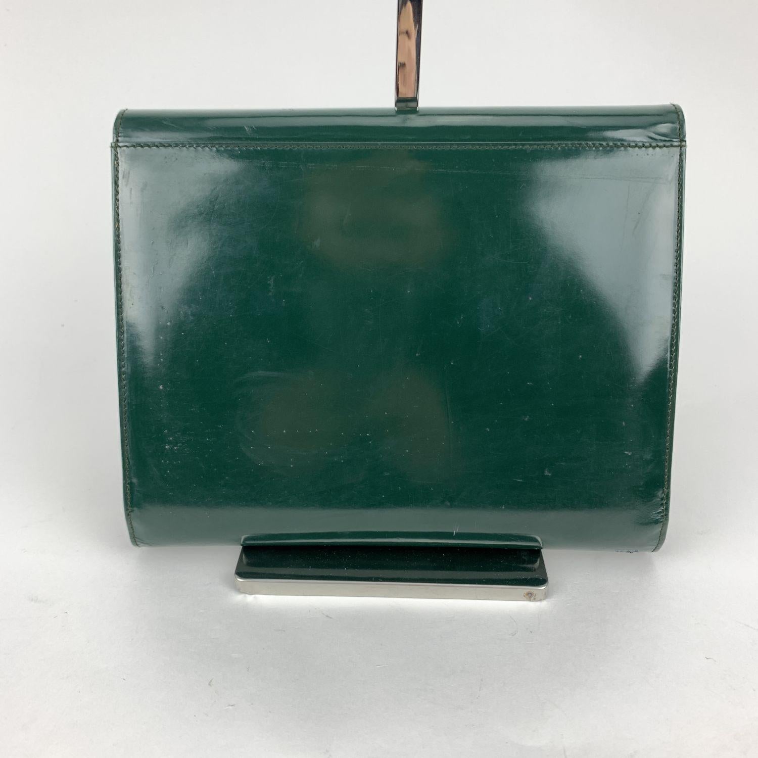 Vintage agenda cover by GUCCI crafted in green patent leather. Flap with button closure. Gold metal Gucci tab on the front. 2 slots for an agenda and a notebook inside. Pen holder inside. 'GUCCI - made in Italy' embossed inside. Measurements: 7 x