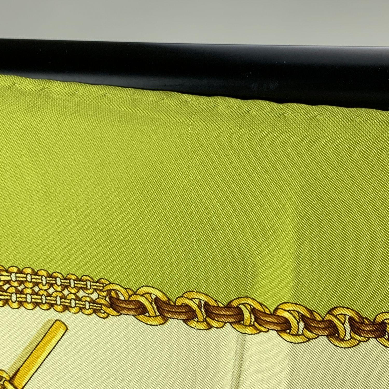 Gucci Vintage Green Silk Pocket Watch Clock Scarf In Excellent Condition In Rome, Rome