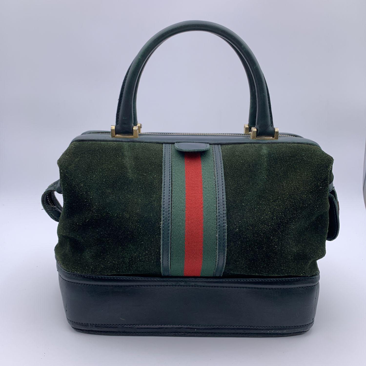Gucci Vintage Green Suede Leather Travel Bag Train Case with Stripes In Good Condition In Rome, Rome