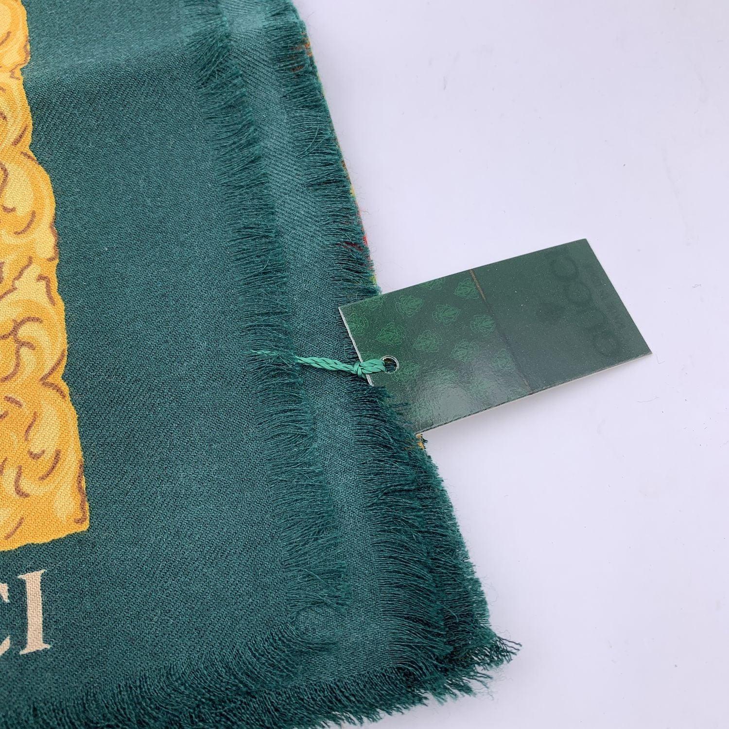 Gucci - Grand châle long vintage à fleurs en laine et soie verte en vente 3