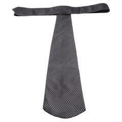 Gucci Vintage Grey and Black Wave Pattern Silk Jacquard Traditional Tie