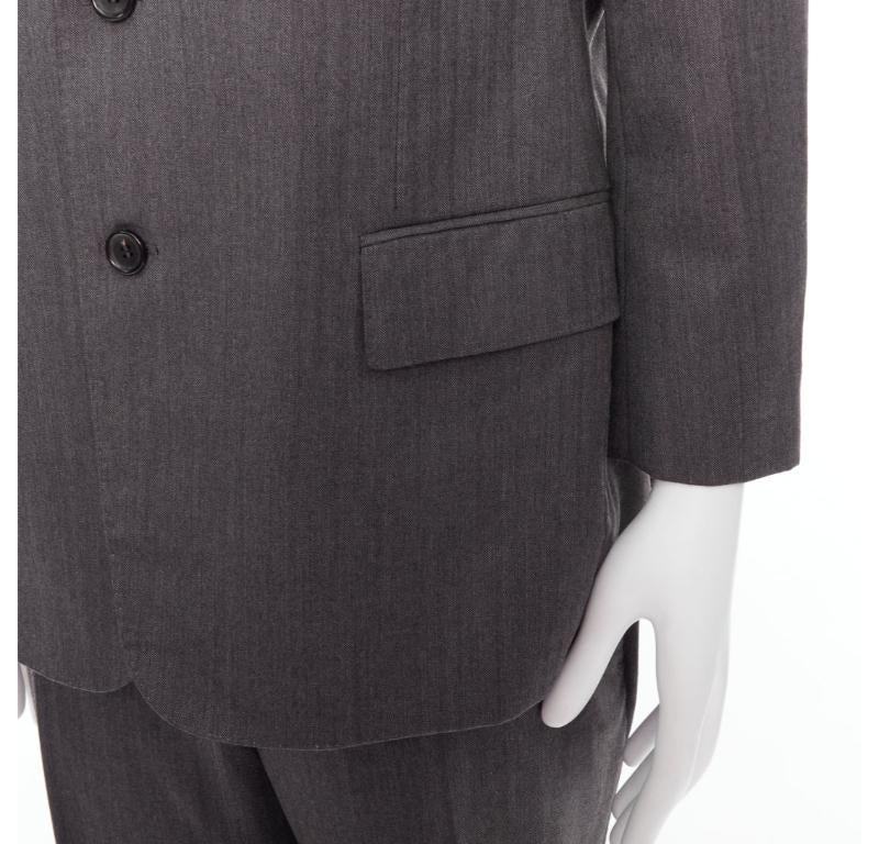 GUCCI Vintage grey stripe cropped sleeve blazer suit IT52 XL
Reference: TGAS/E00070
Brand: Gucci
Designer: Tom Ford
Material: Wool, Mohair
Color: Grey
Pattern: Striped
Closure: Button
Lining: Black Fabric
Made in: Italy

CONDITION:
Condition: Very