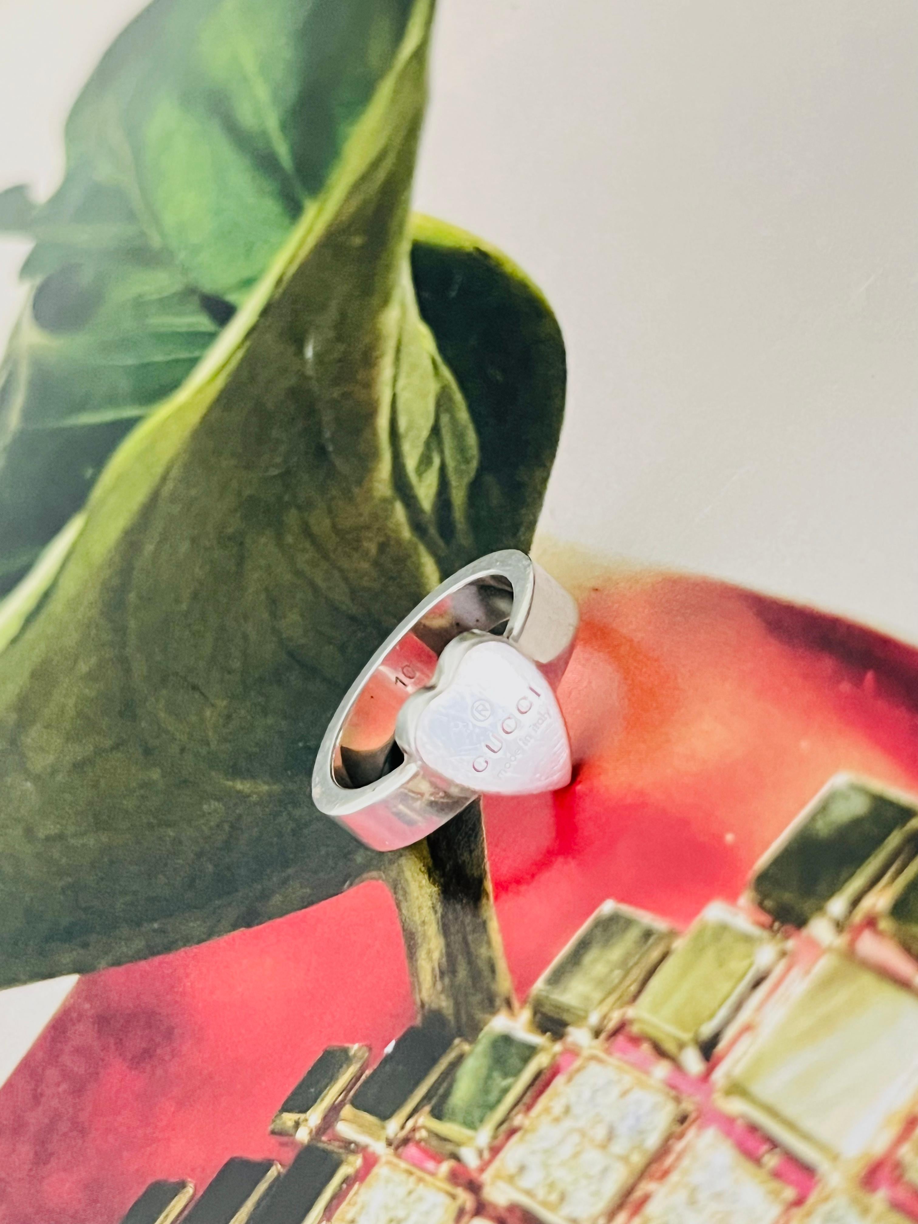 Gucci Vintage Iconic Logo Trademark Heart Lover Anhänger Ring, Sterling Silber 5 für Damen oder Herren im Angebot