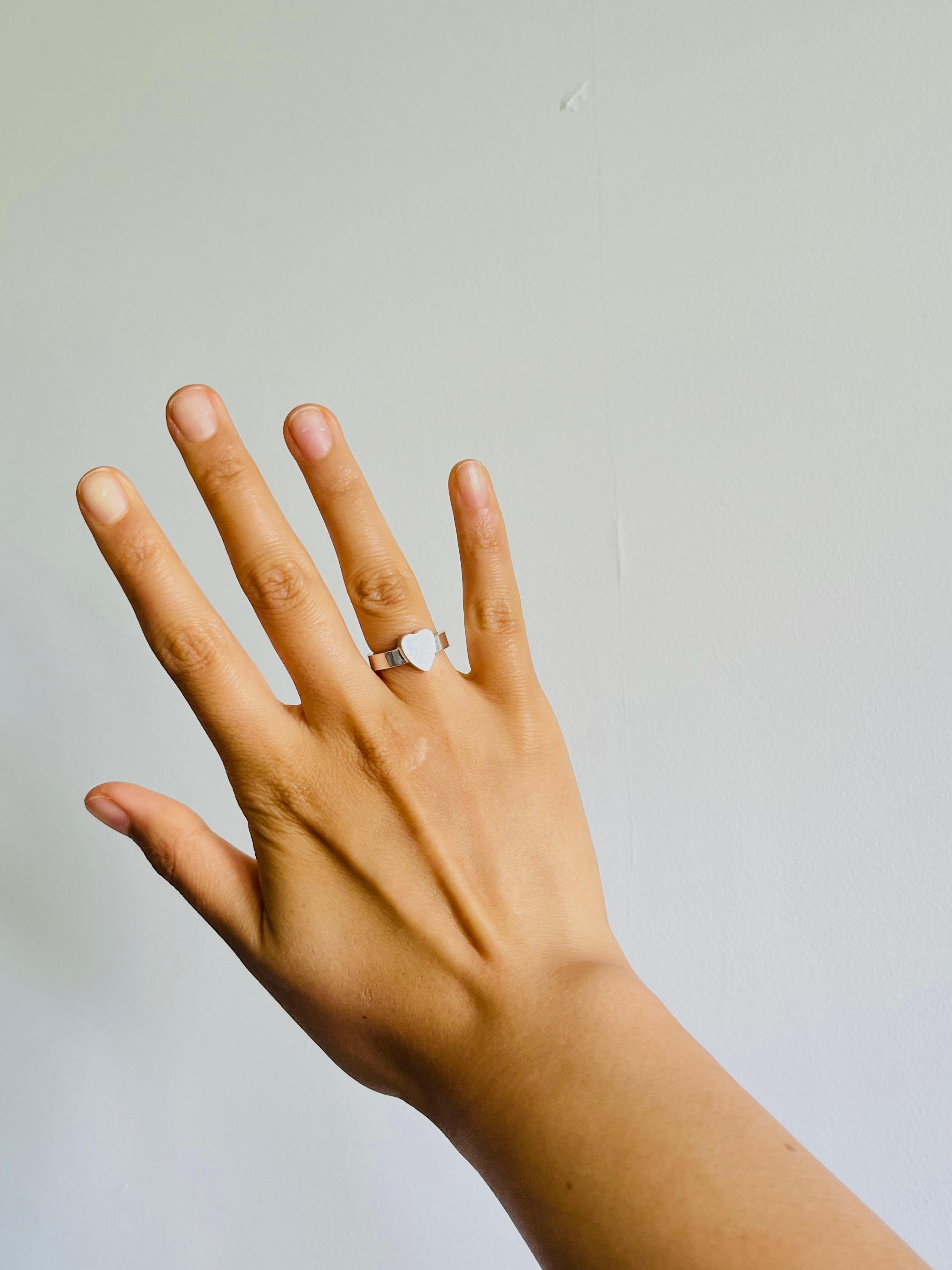 Gucci Vintage Iconic Logo Trademark Heart Lover Anhänger Ring, Sterling Silber 5 im Angebot 1