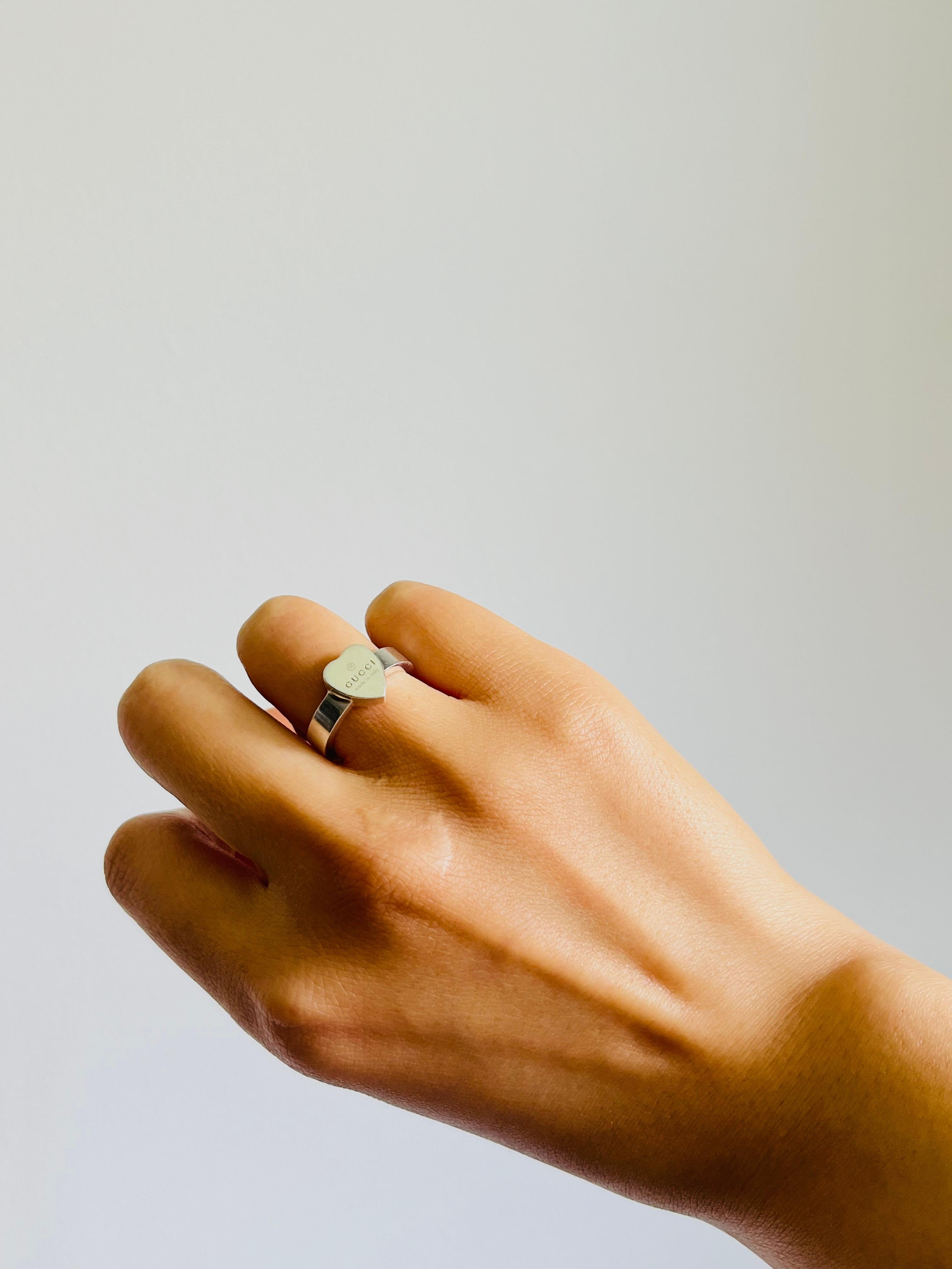 Gucci Vintage Iconic Logo Trademark Heart Lover Anhänger Ring, Sterling Silber 5 im Angebot 3