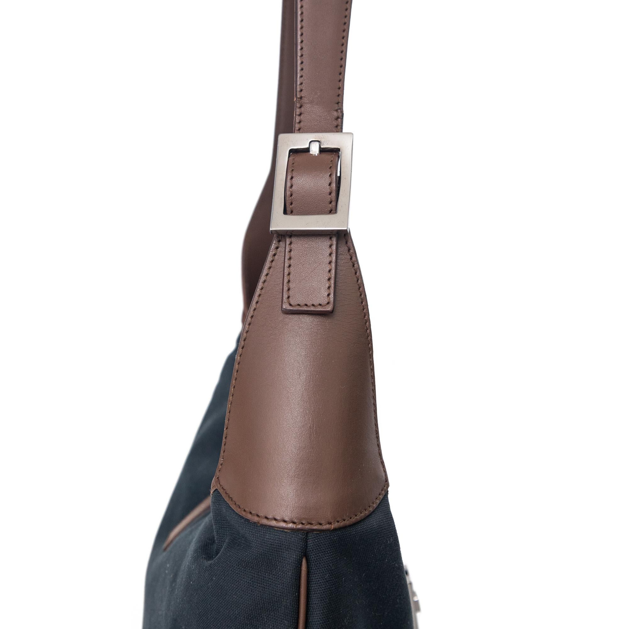 Gucci Vintage Jackie Navy Canvas Brown Leather Shoulder Bag For Sale 1