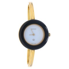 Gucci Montre-bracelet vintage pour femme à lunette changeante 1100-L avec quartz plaqué or 1 Yr Wnty